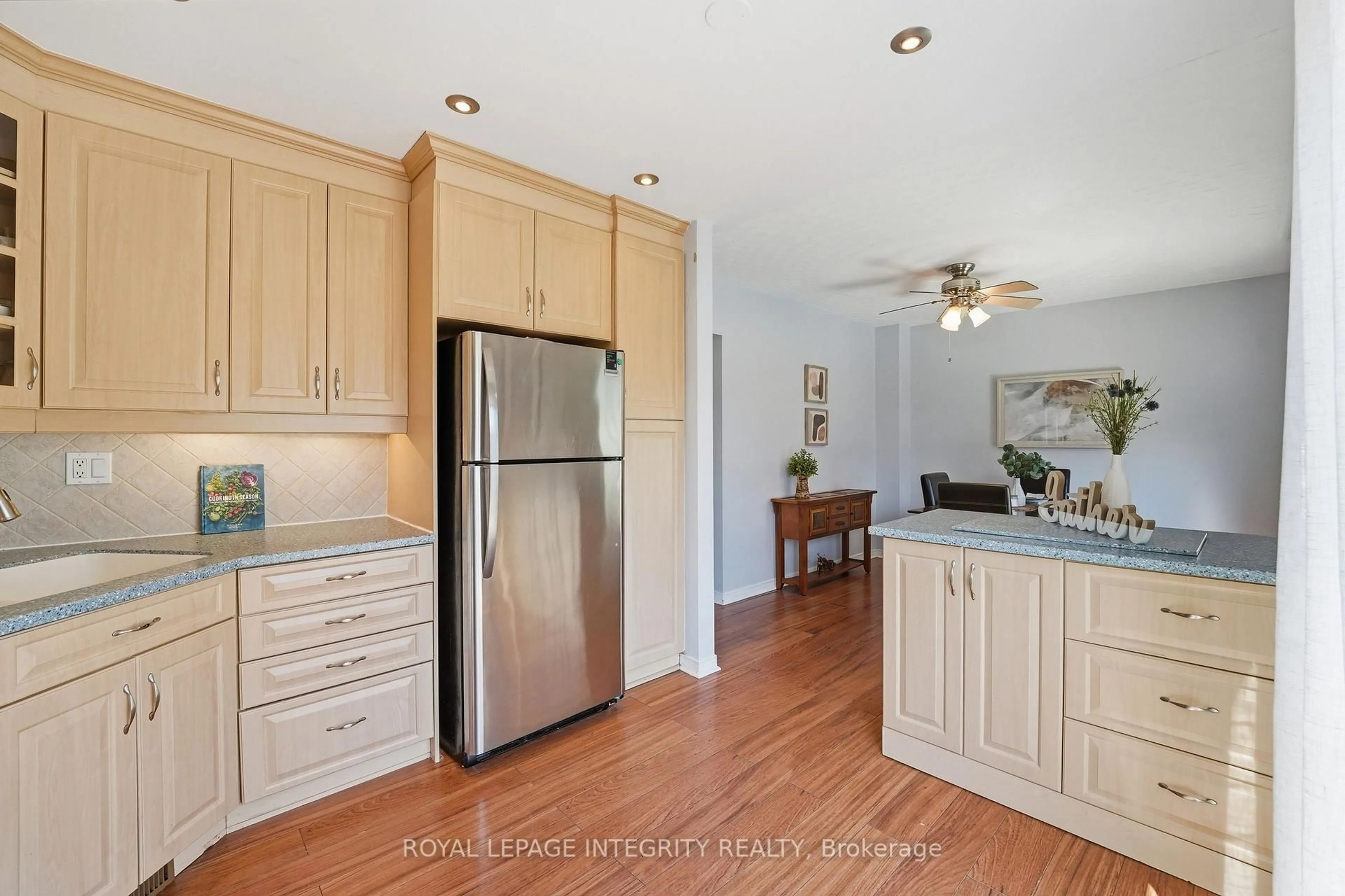 Open concept kitchen, unknown for 776 Vinette Cres, Ottawa Ontario K1E 1W9