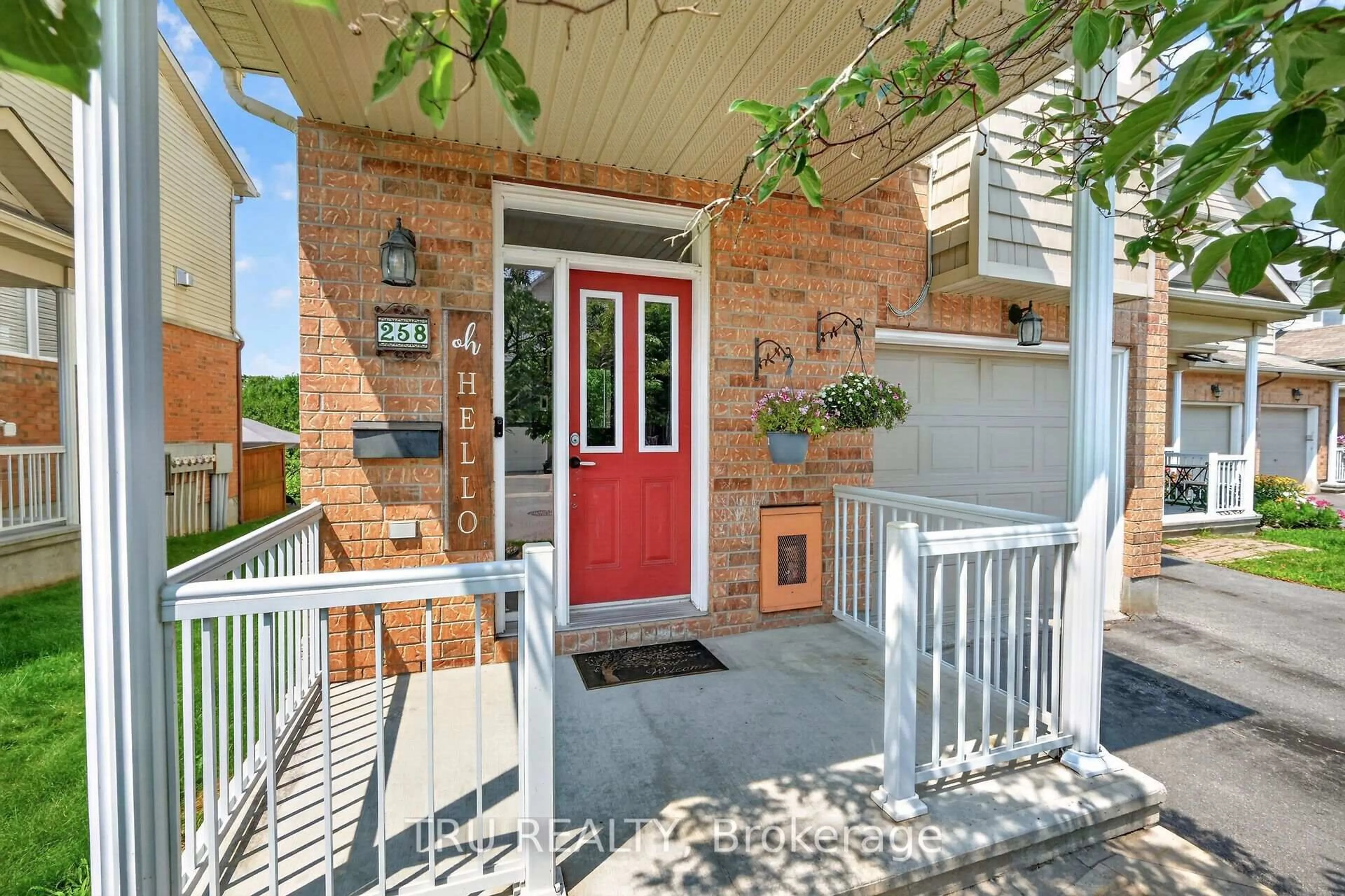 Indoor entryway for 258 Parkrose Private, Ottawa Ontario K4A 0N8