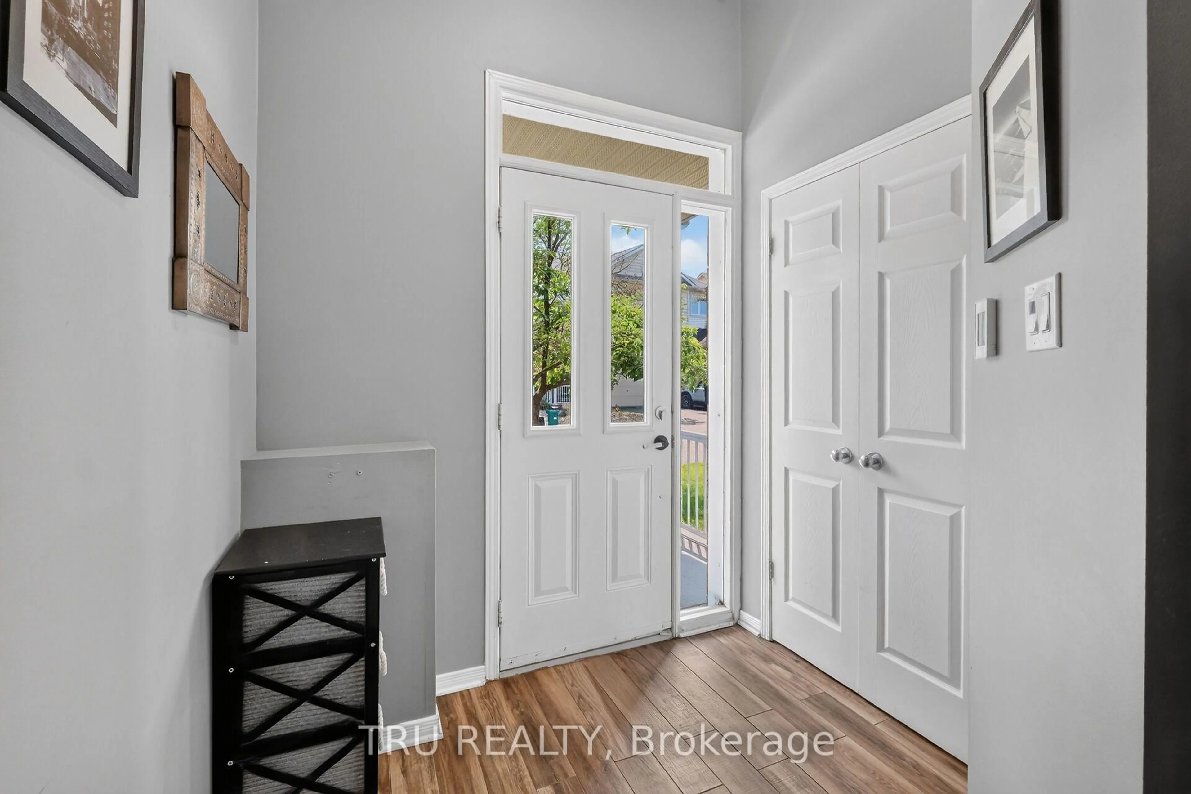 Indoor entryway for 258 Parkrose Private, Ottawa Ontario K4A 0N8