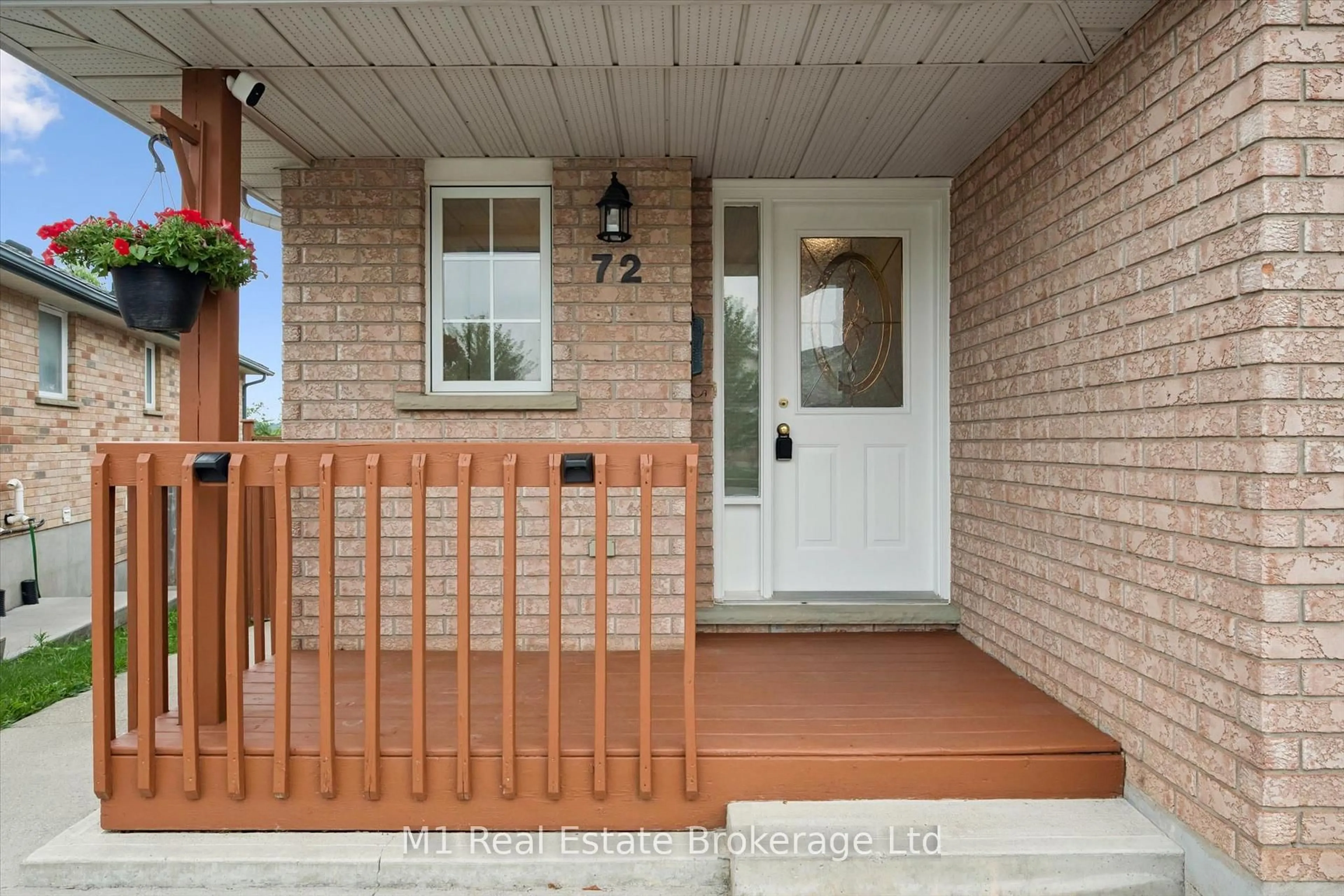 Indoor entryway for 72 Orchid Cres, Kitchener Ontario N2E 3N4