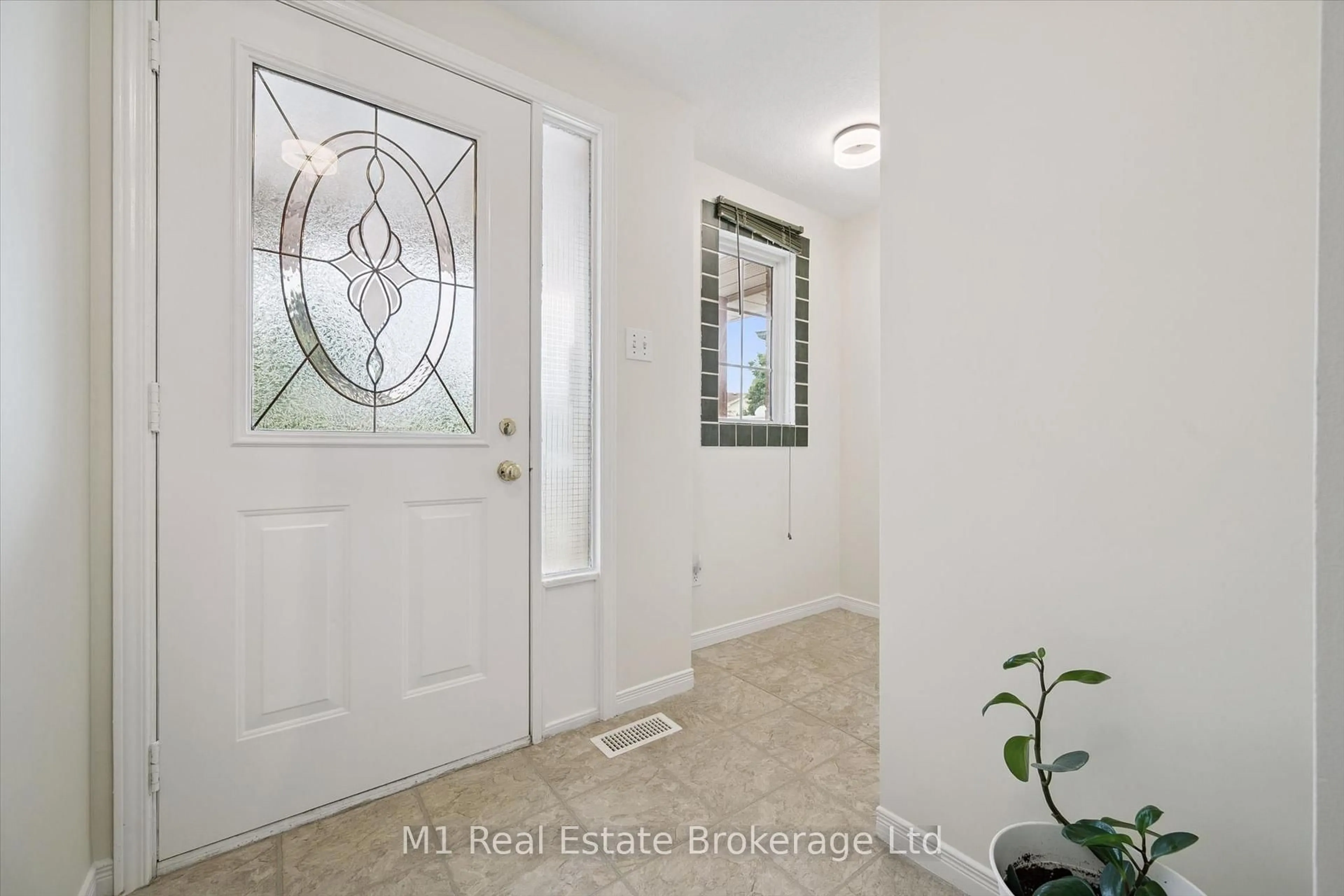 Indoor entryway for 72 Orchid Cres, Kitchener Ontario N2E 3N4