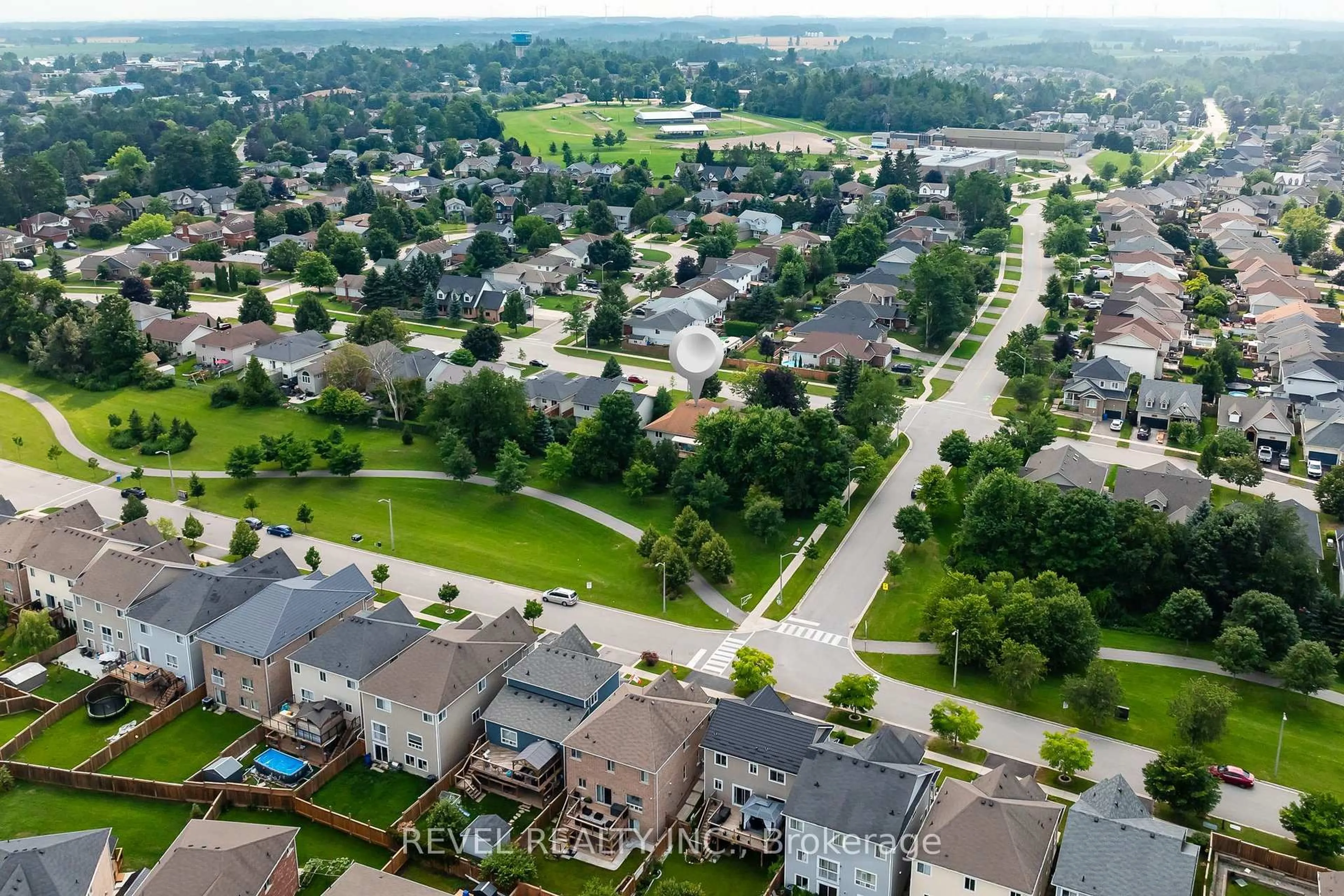 A pic from outside/outdoor area/front of a property/back of a property/a pic from drone, street for 441 Greenwood St, Shelburne Ontario L9V 3B1