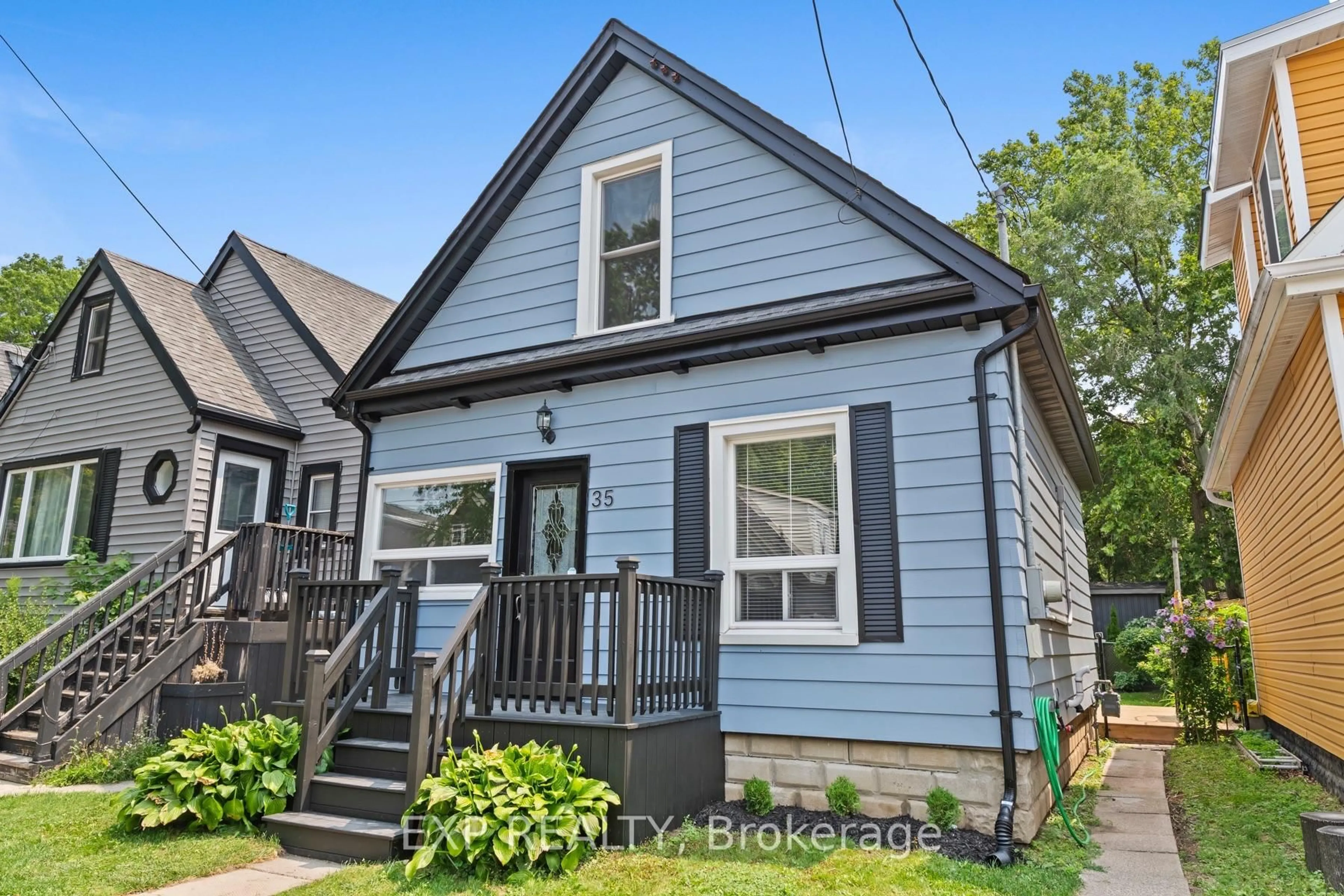 Home with vinyl exterior material, street for 35 East 27th St, Hamilton Ontario L8V 3E8