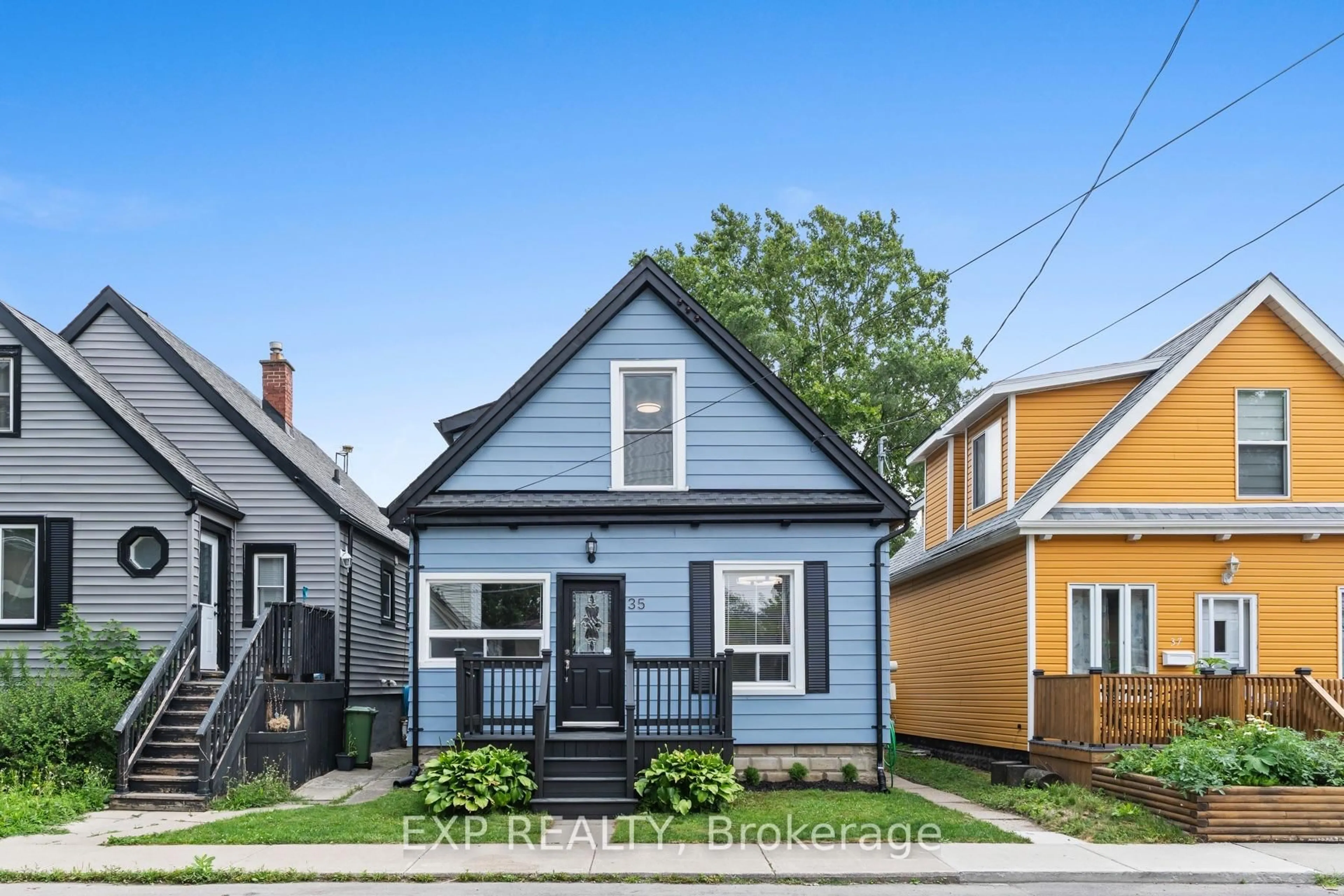 Home with vinyl exterior material, street for 35 East 27th St, Hamilton Ontario L8V 3E8
