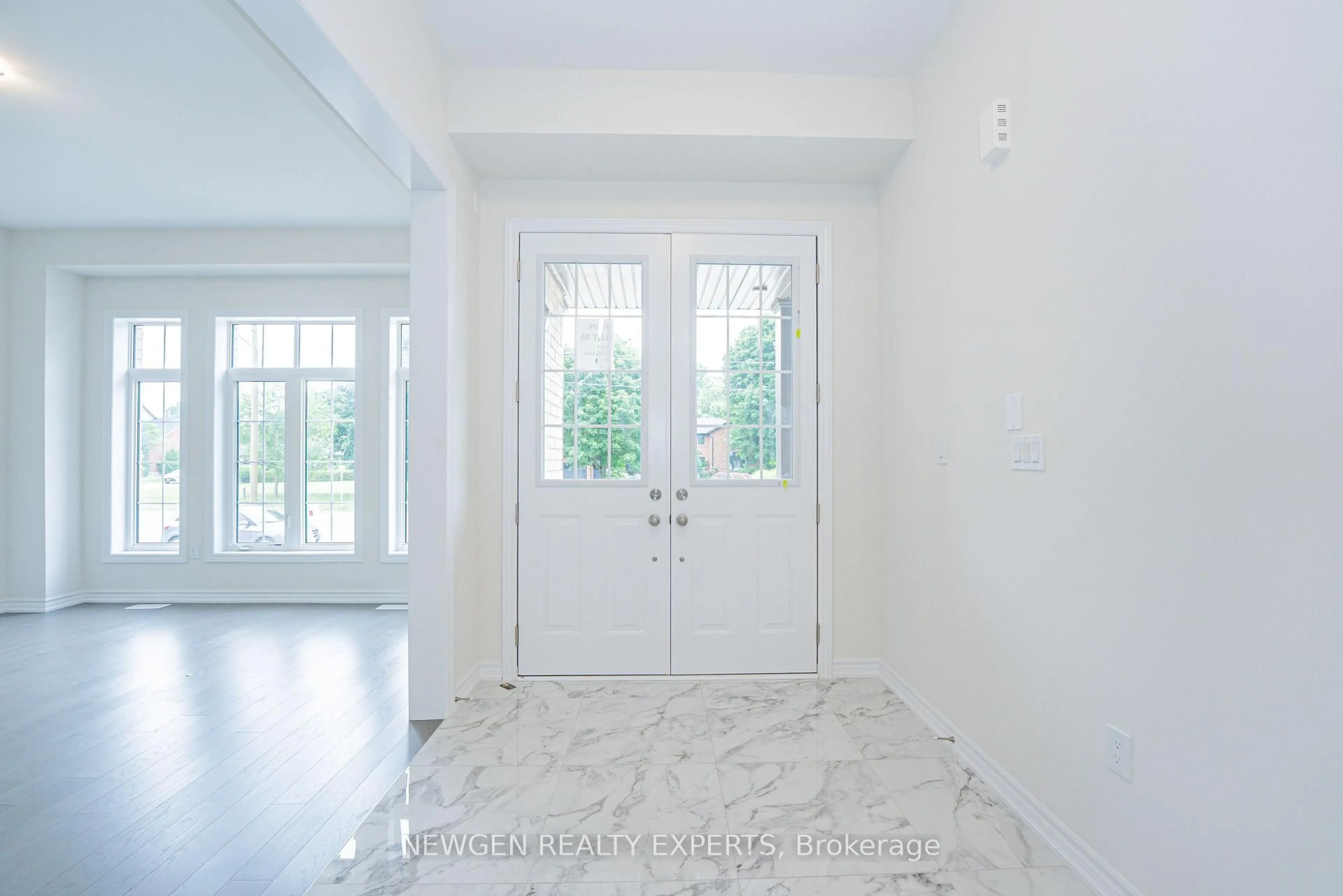 Indoor entryway for 158 Bendemere Rd, Brant Ontario N3L 0R5