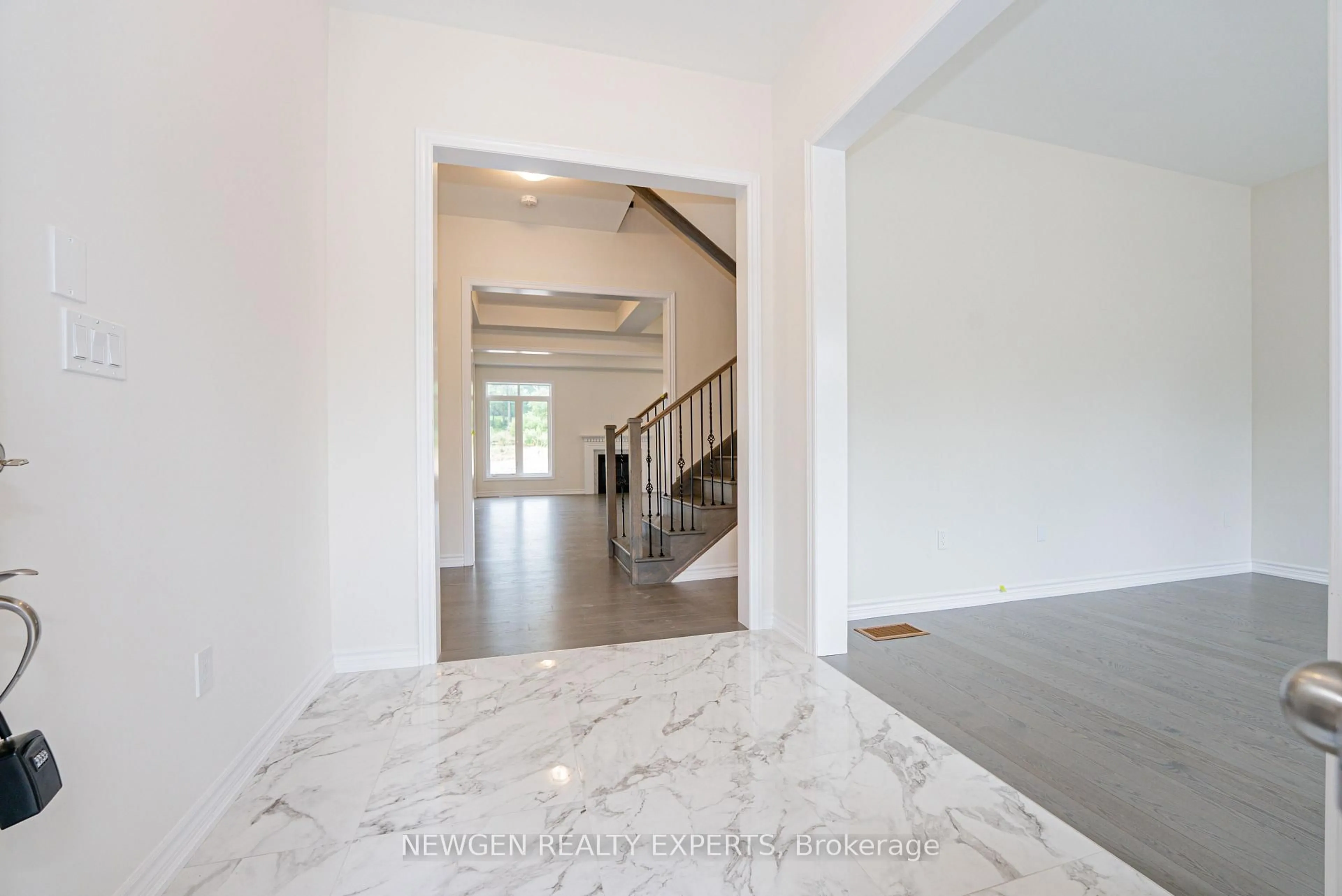 Indoor entryway for 158 Bendemere Rd, Brant Ontario N3L 0R5