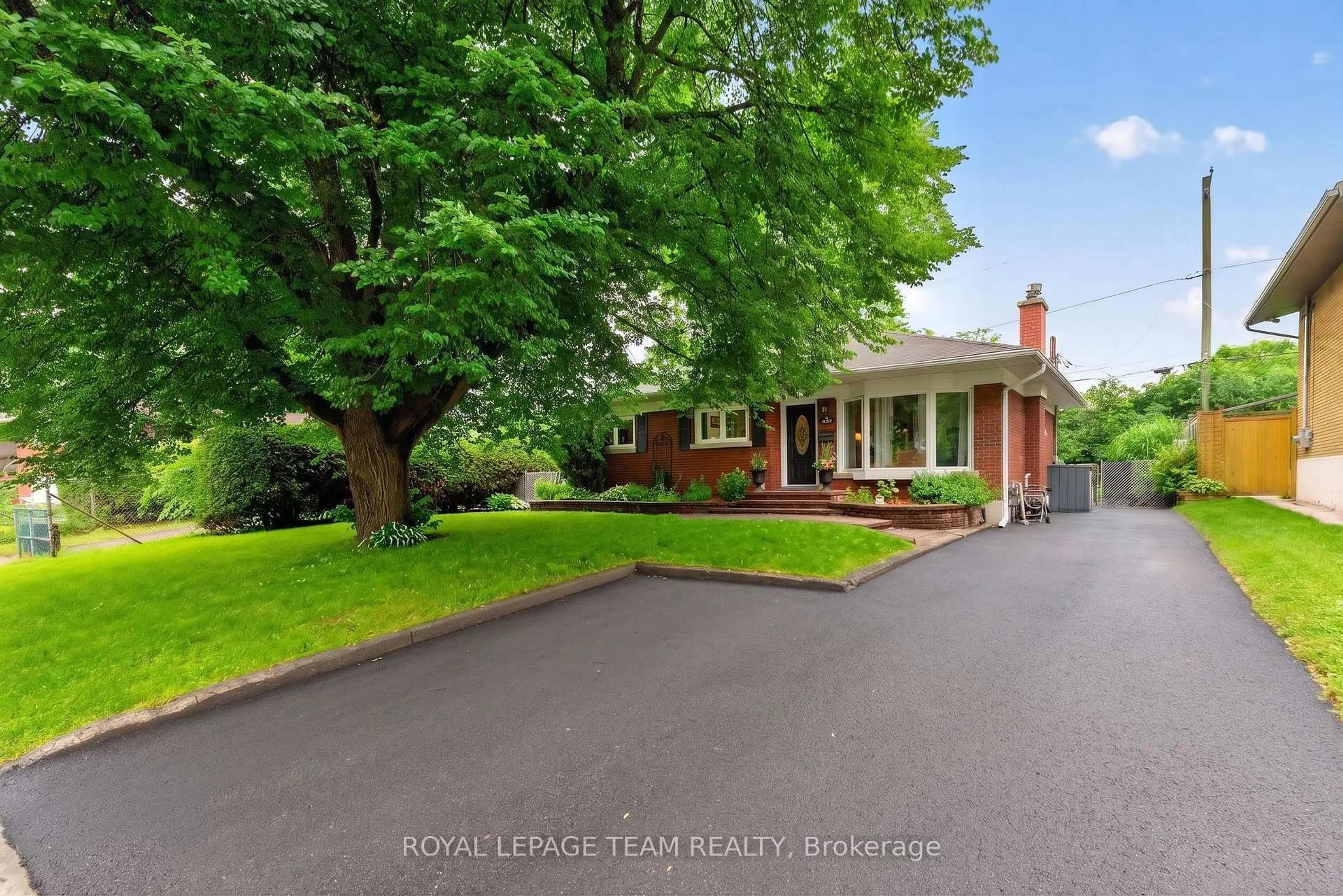 A pic from outside/outdoor area/front of a property/back of a property/a pic from drone, street for 1144 Cline Cres, Ottawa Ontario K2C 2P2