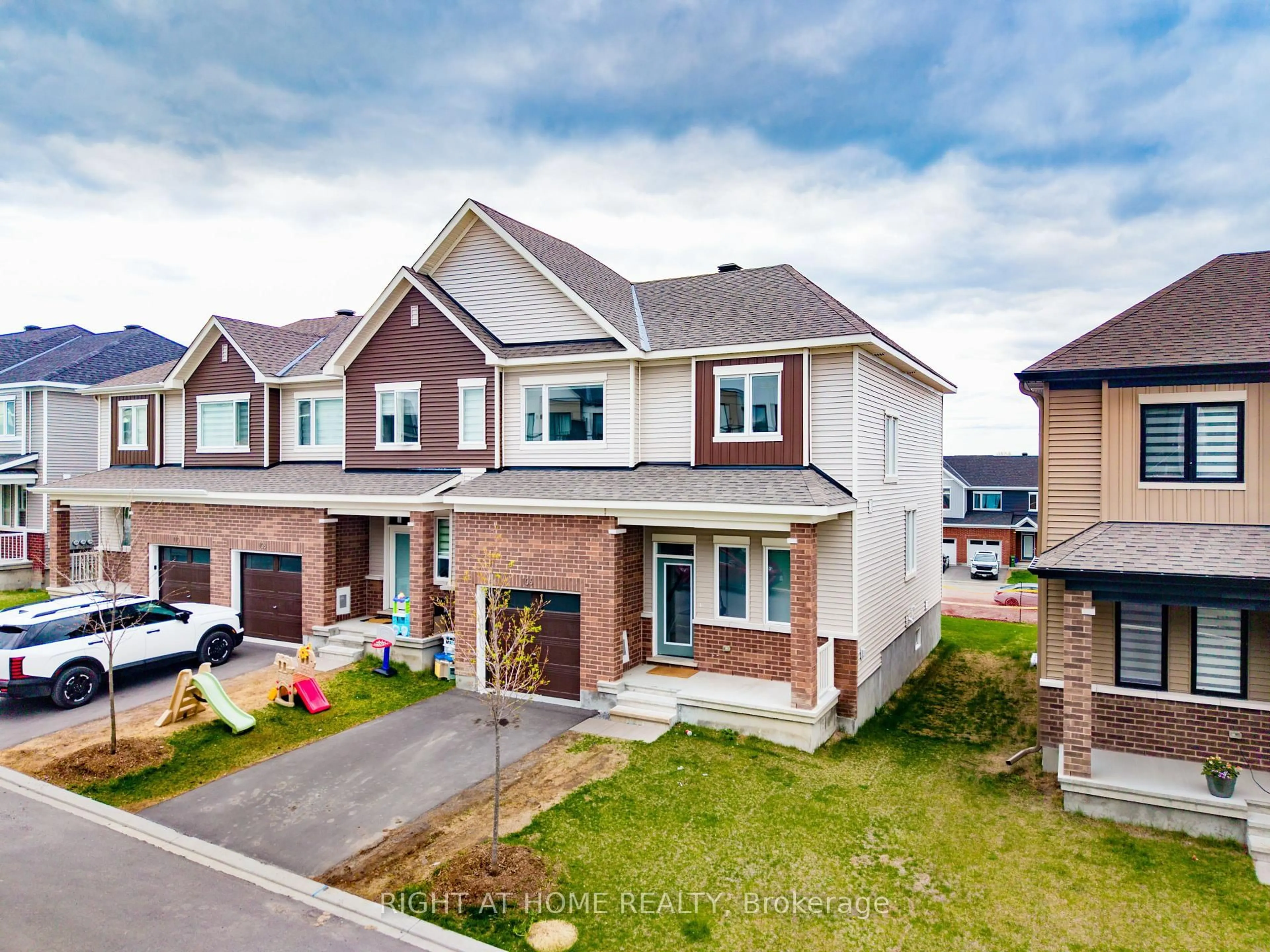 A pic from outside/outdoor area/front of a property/back of a property/a pic from drone, street for 106 Beebalm Cres, Ottawa Ontario K2J 7G5