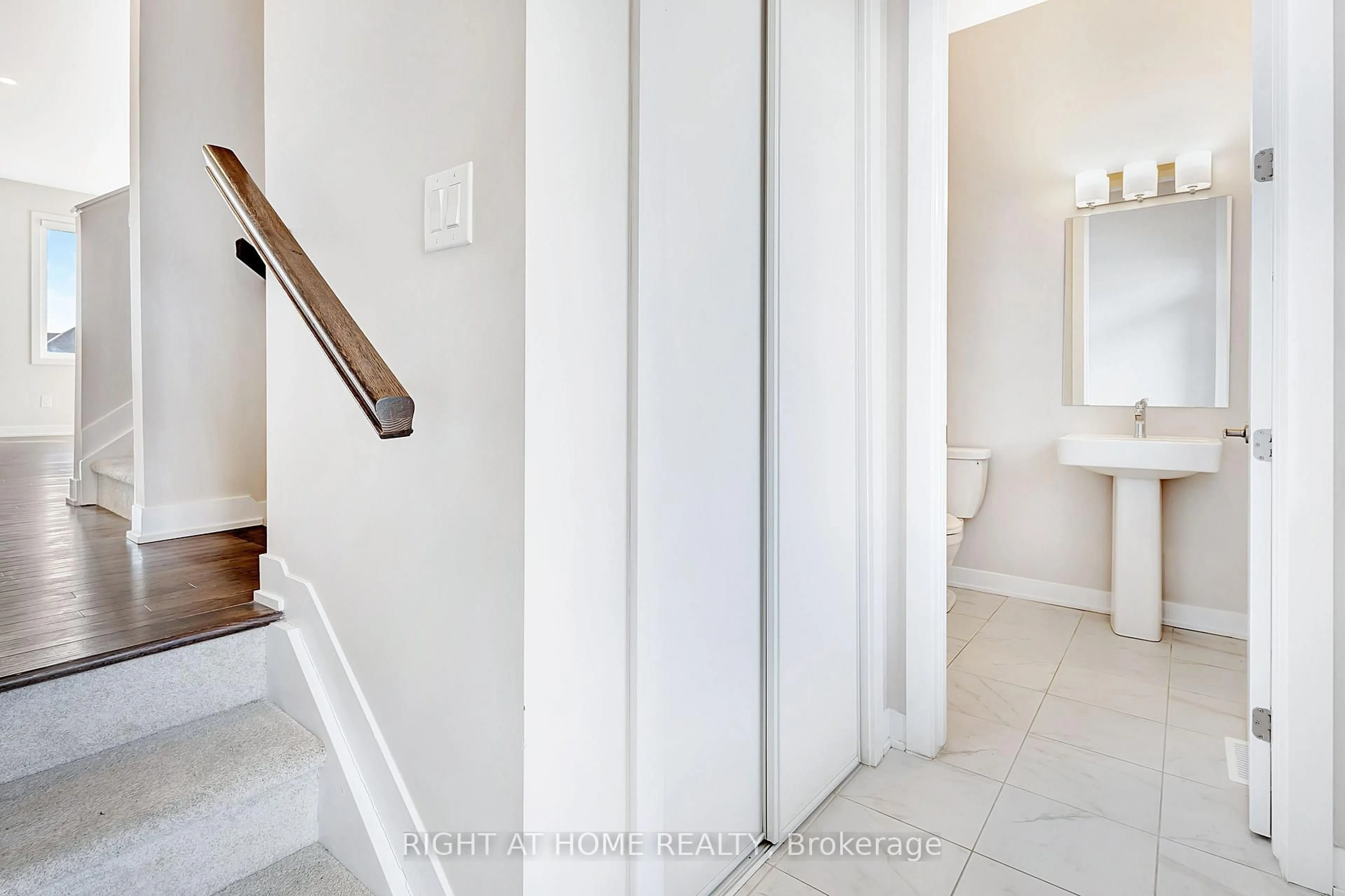 Unknown for 106 Beebalm Cres, Ottawa Ontario K2J 7G5