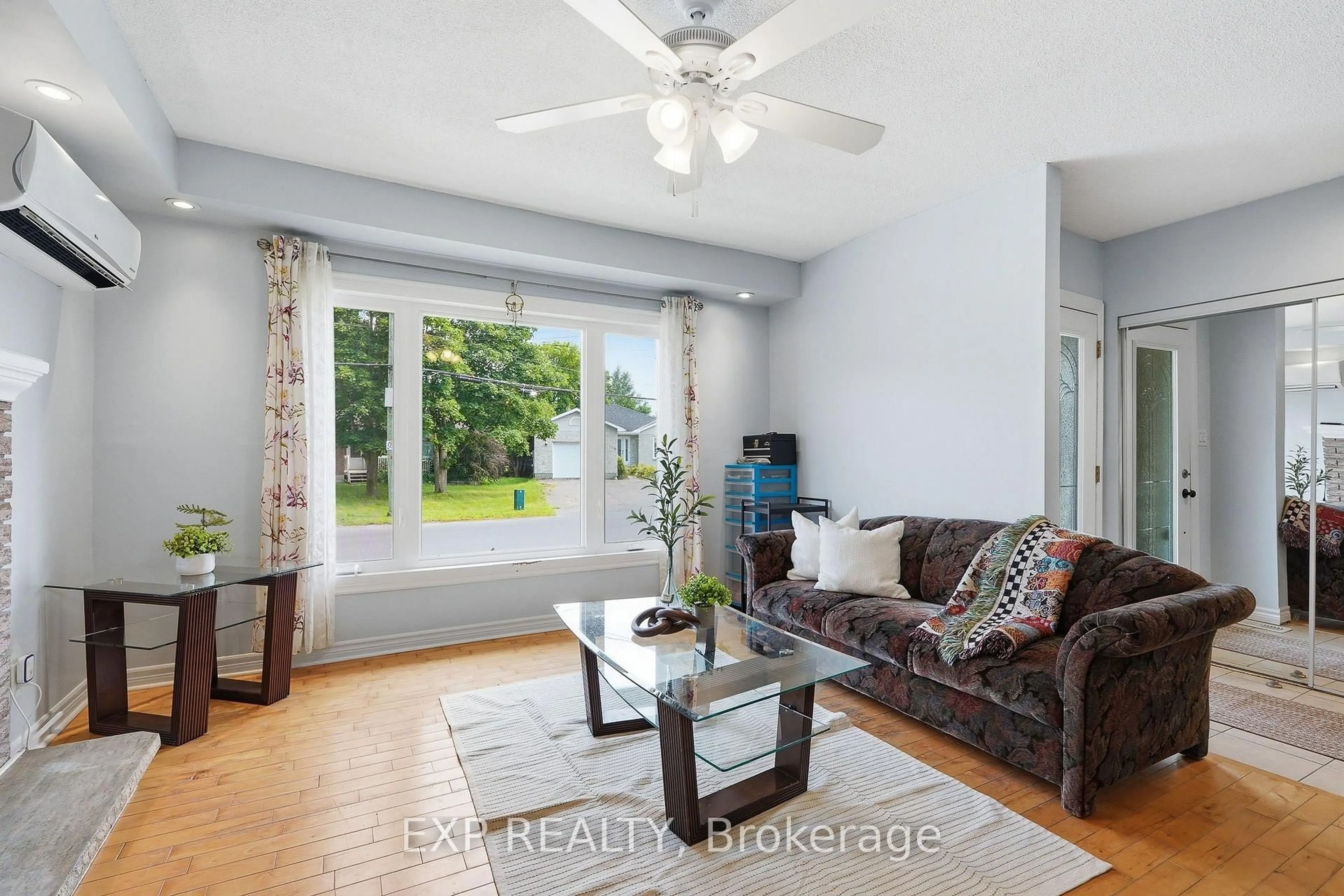 Living room with furniture, unknown for 129 Laurier St, Casselman Ontario K0A 1M0