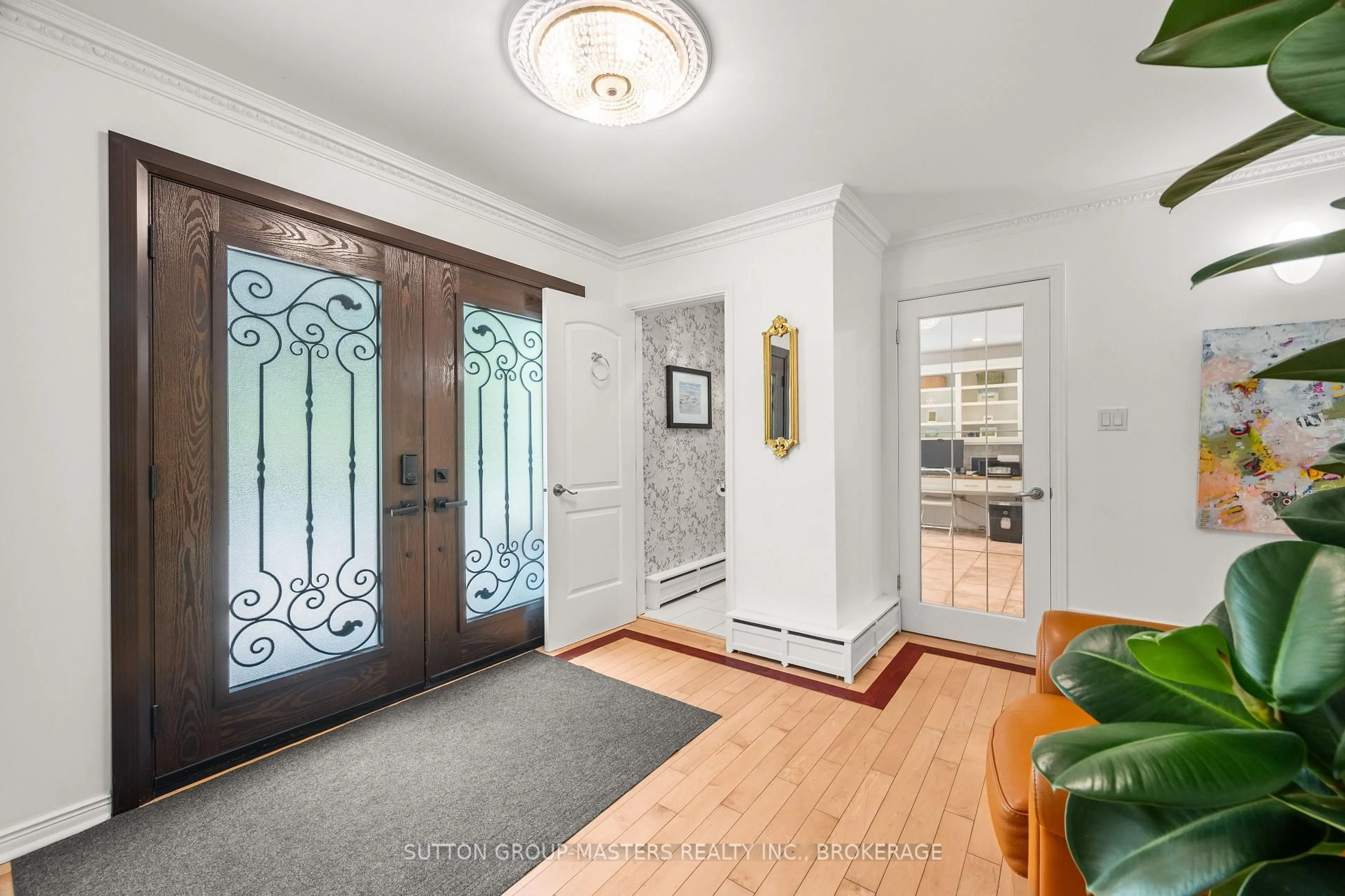 Indoor entryway for 4412 Bath Rd, Loyalist Ontario K7N 1A2