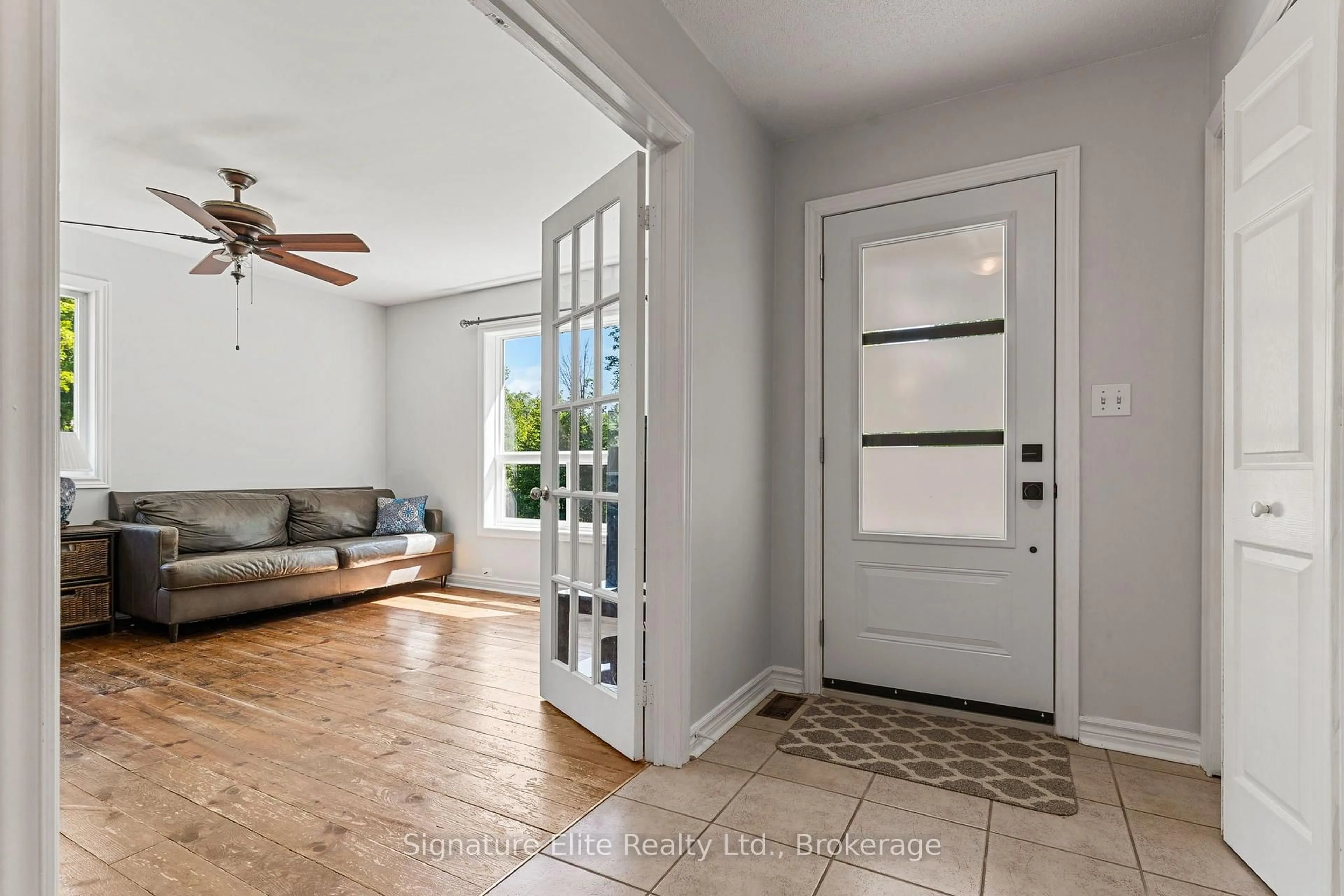 Indoor entryway for 137 Morton Lane, Kawartha Lakes Ontario L0K 1W0
