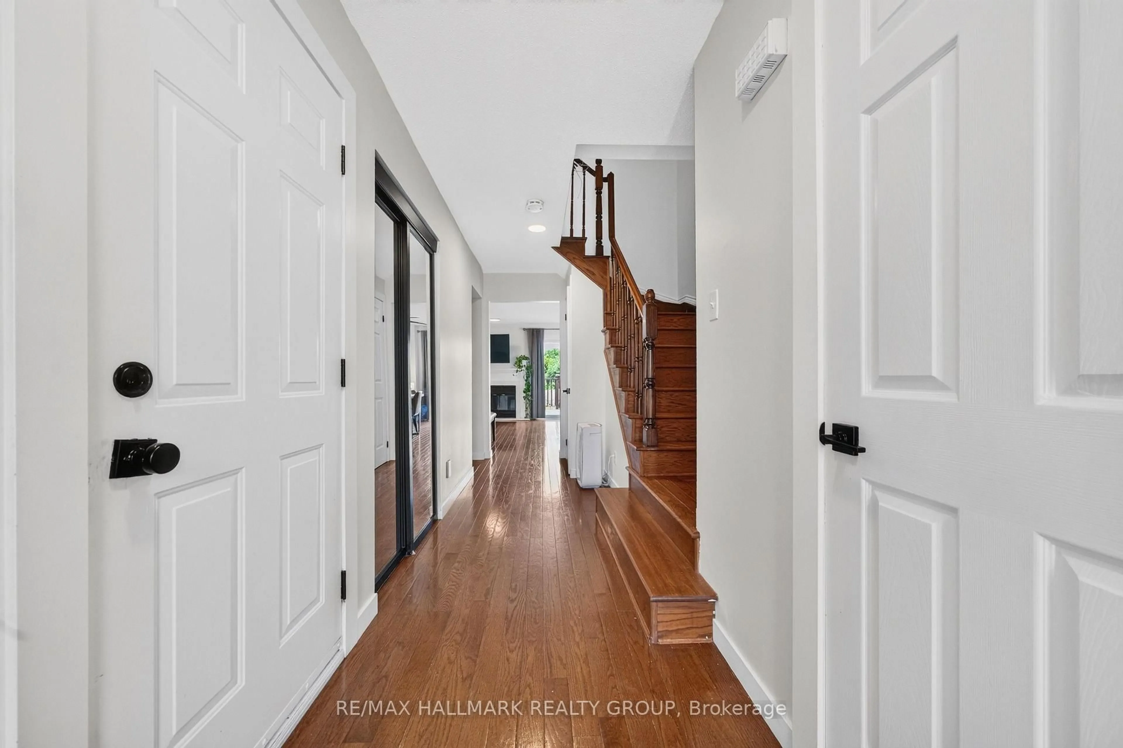 Indoor entryway for 45 Birchbank Cres, Kanata Ontario K2M 2J8