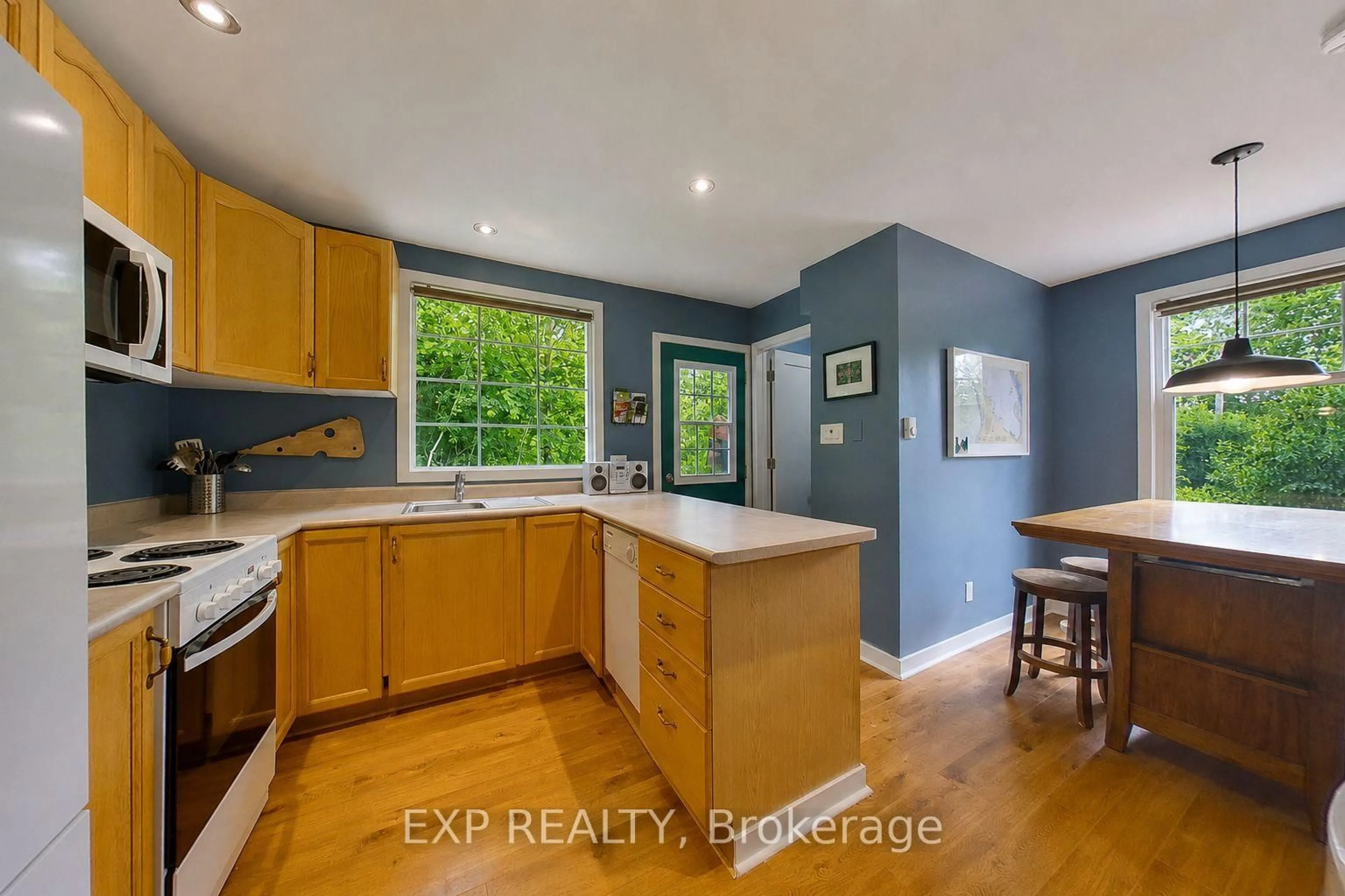 Open concept kitchen, wood/laminate floor for 360 Cedar Ave, Meaford Ontario N4L 1W5