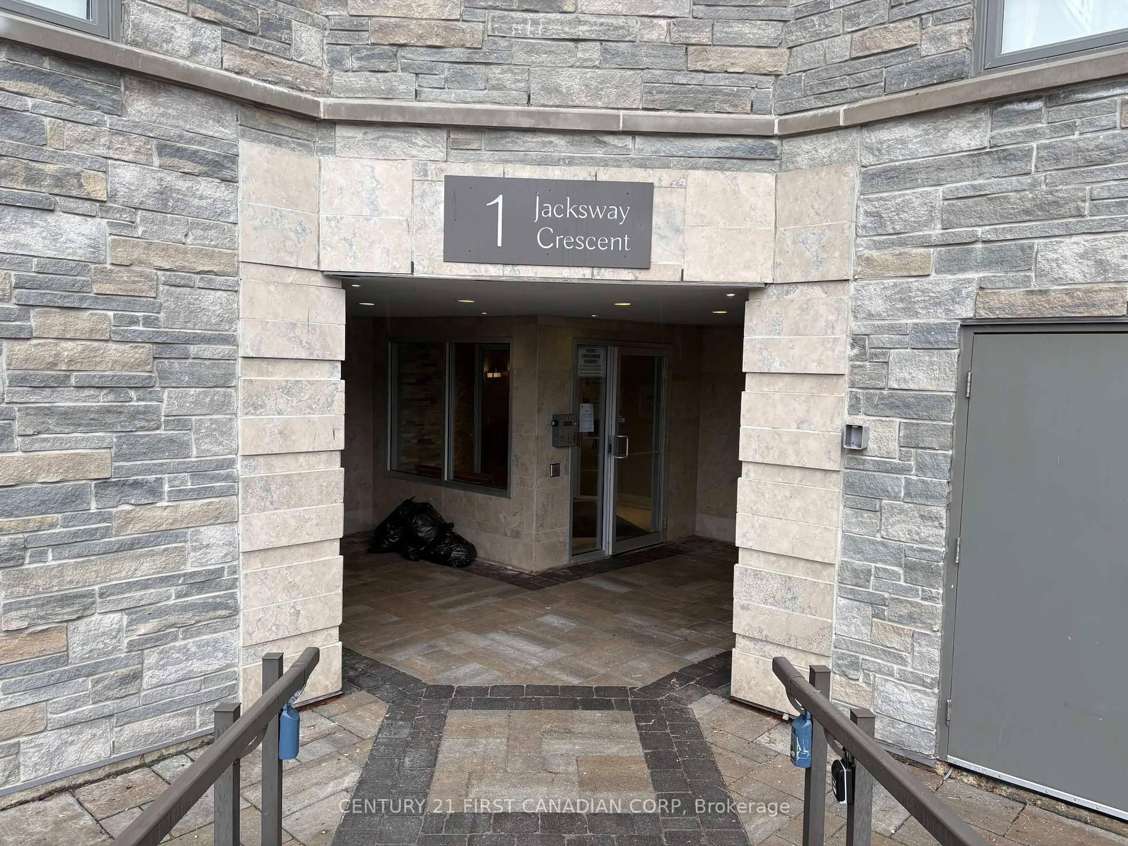 Indoor foyer for 1 Jacksway Cres #114, London North Ontario N5X 3T5