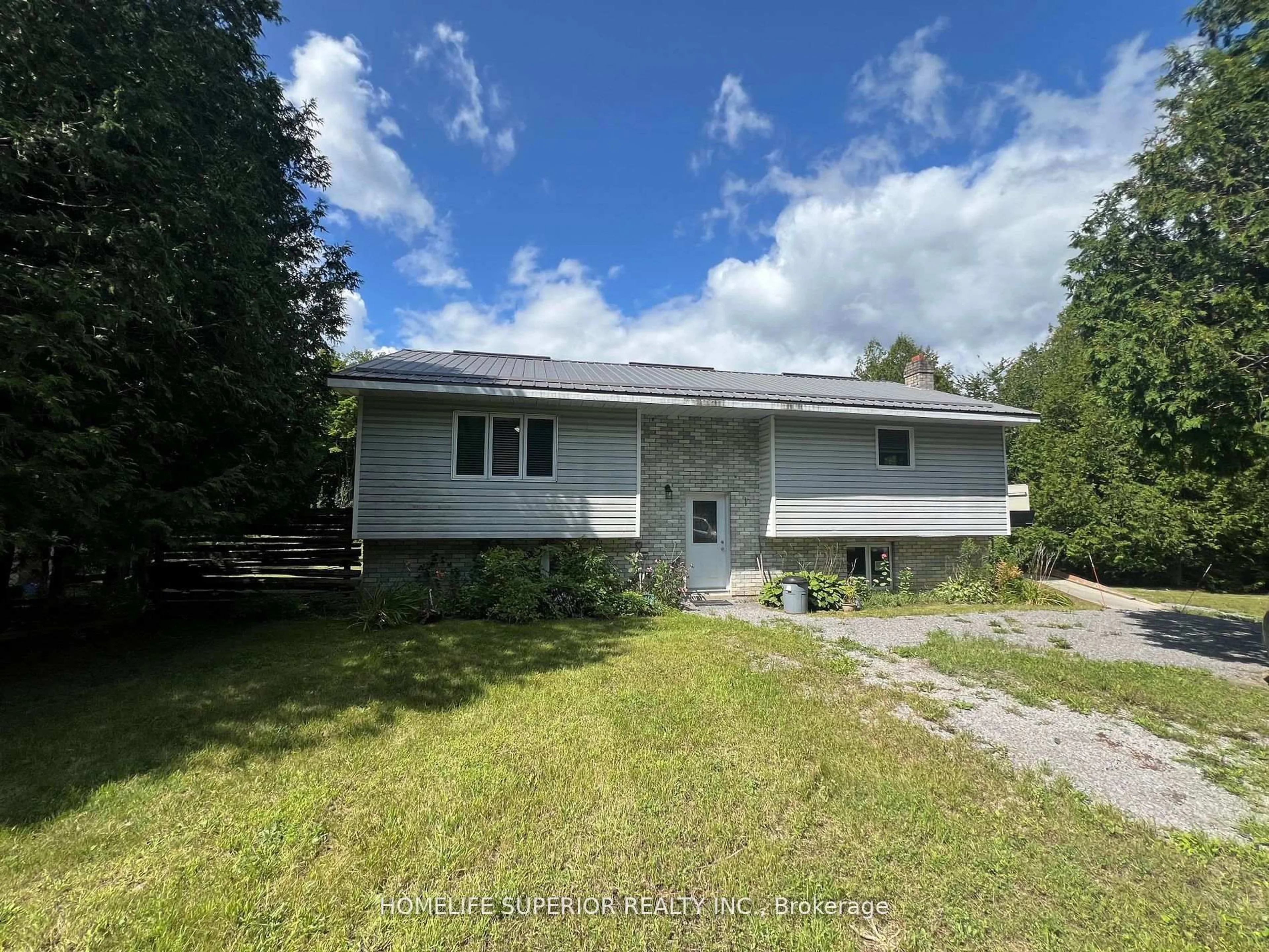 A pic from outside/outdoor area/front of a property/back of a property/a pic from drone, unknown for 985 Twiddy Rd, Limoges Ontario K0K 2M0