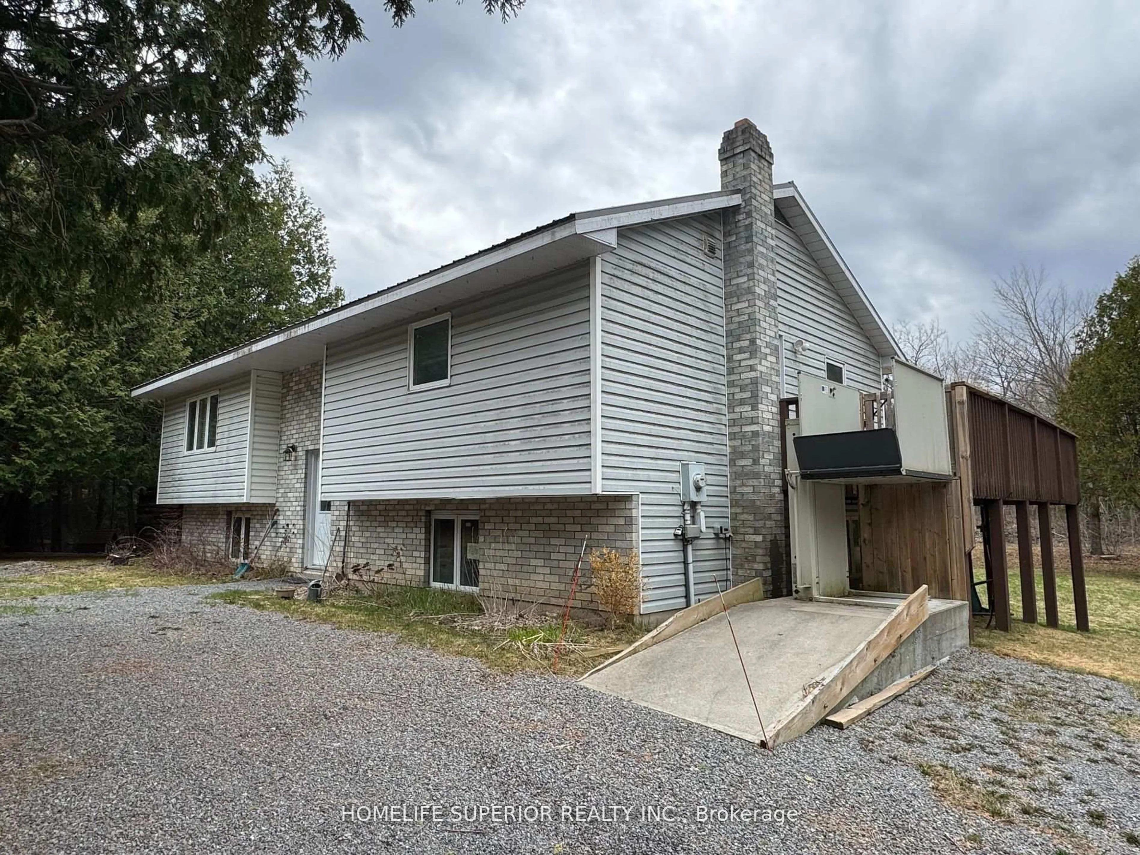 A pic from outside/outdoor area/front of a property/back of a property/a pic from drone, building for 985 Twiddy Rd, Limoges Ontario K0K 2M0