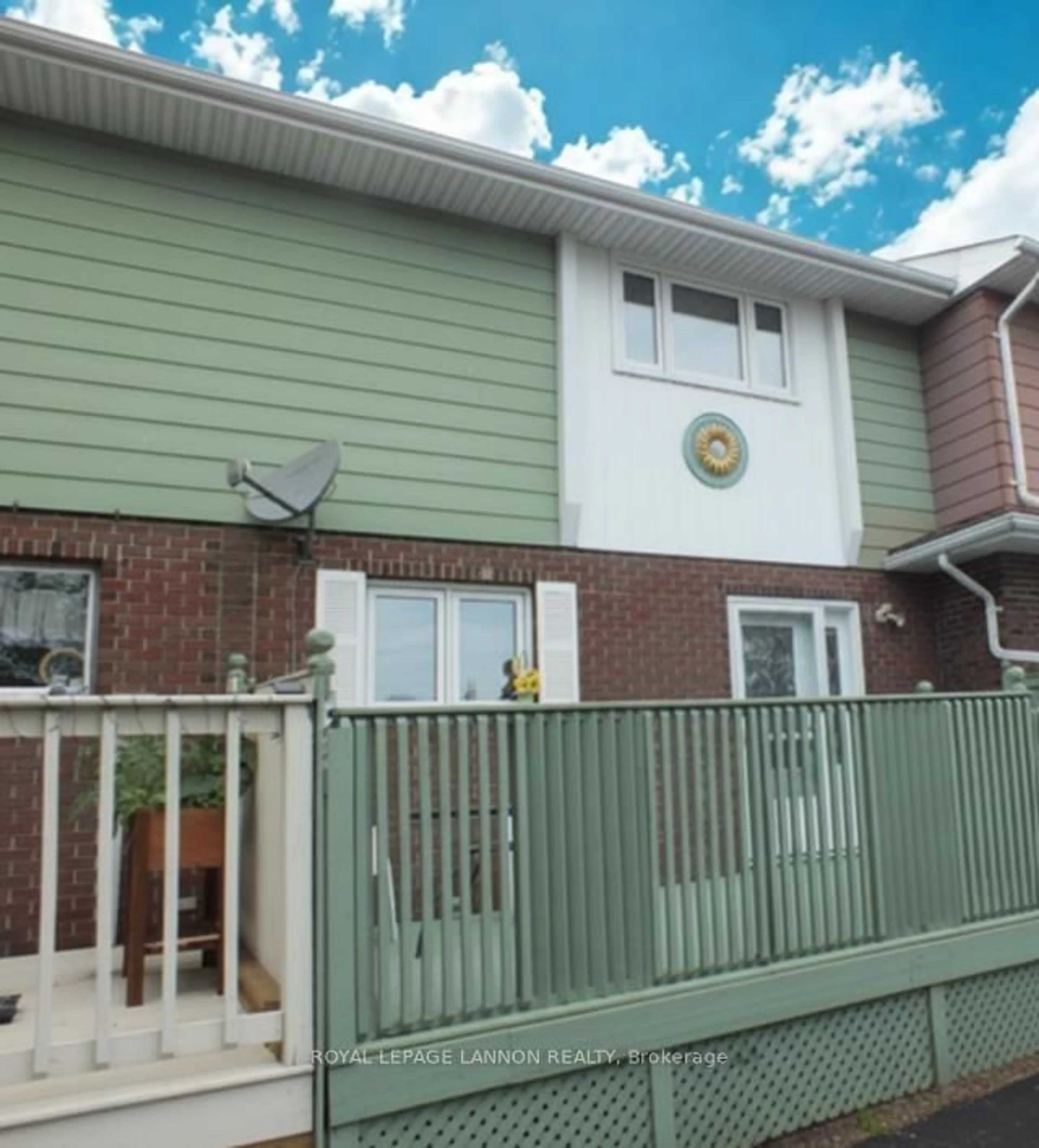 Home with vinyl exterior material, street for 394 Brant St, Thunder Bay Ontario P7A 7R4