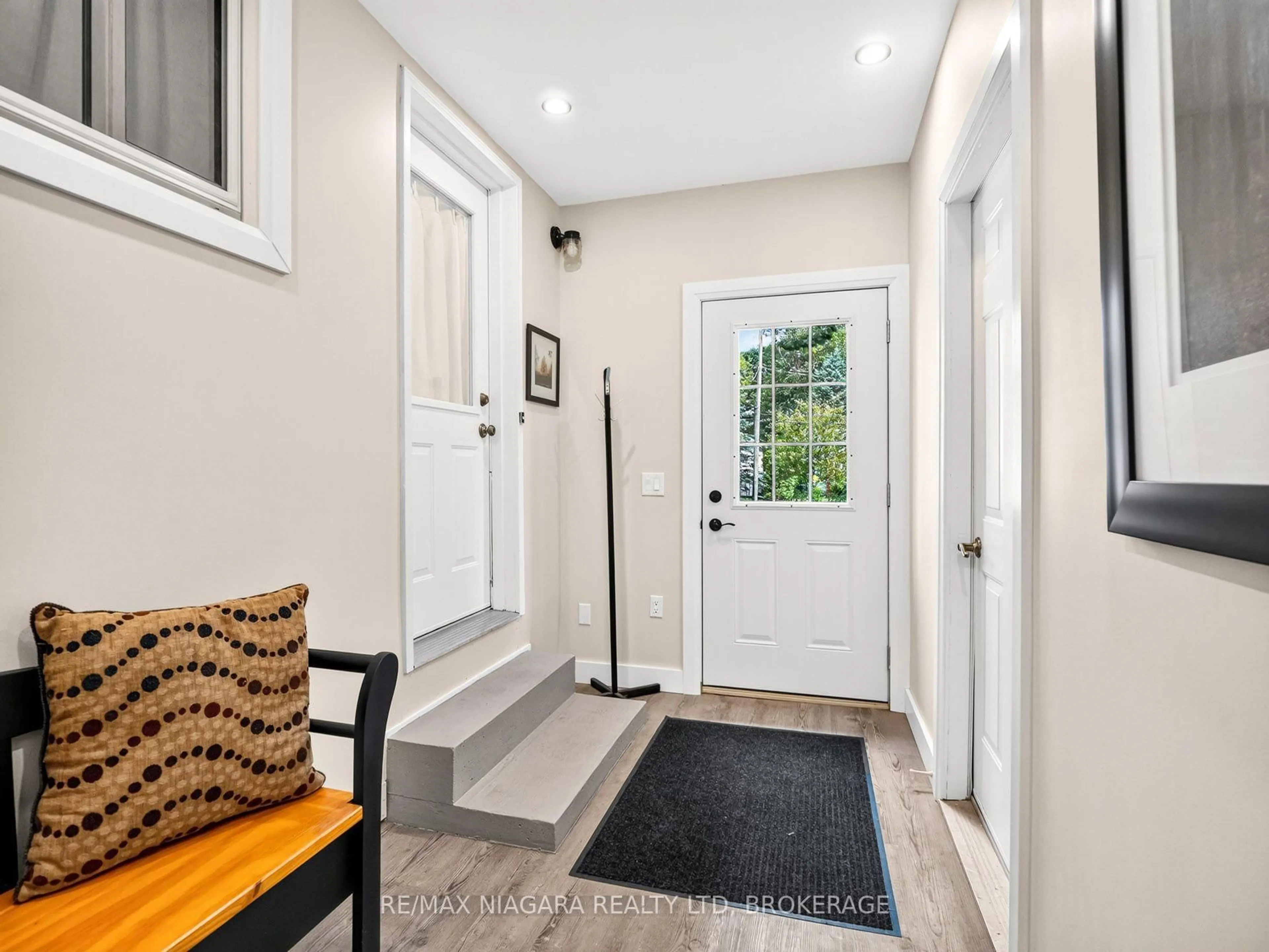 Indoor entryway for 3259 Jewell Ave, Fort Erie Ontario L0S 1N0