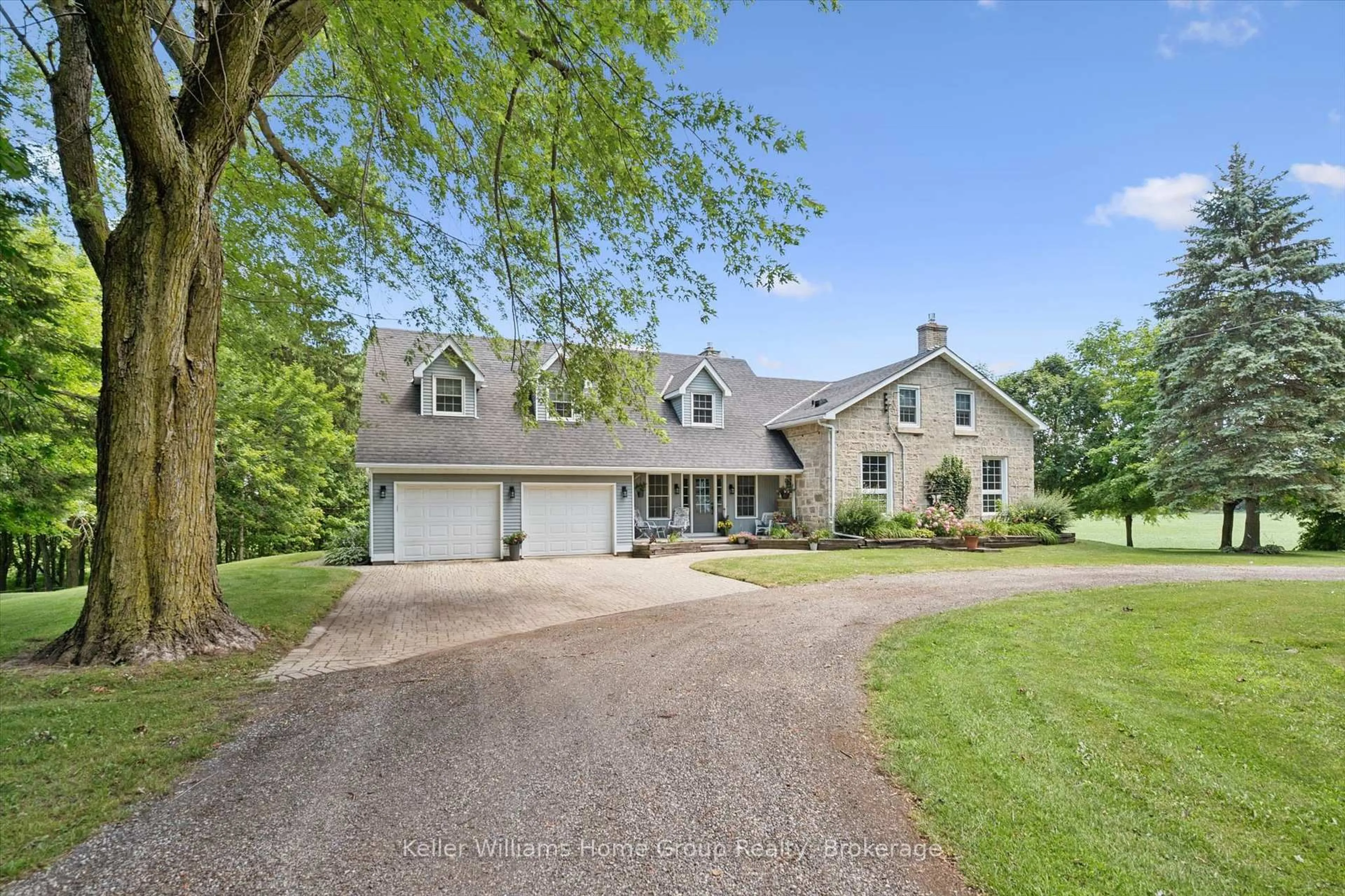 A pic from outside/outdoor area/front of a property/back of a property/a pic from drone, street for 996 Scotland St, Centre Wellington Ontario N1M 2W5