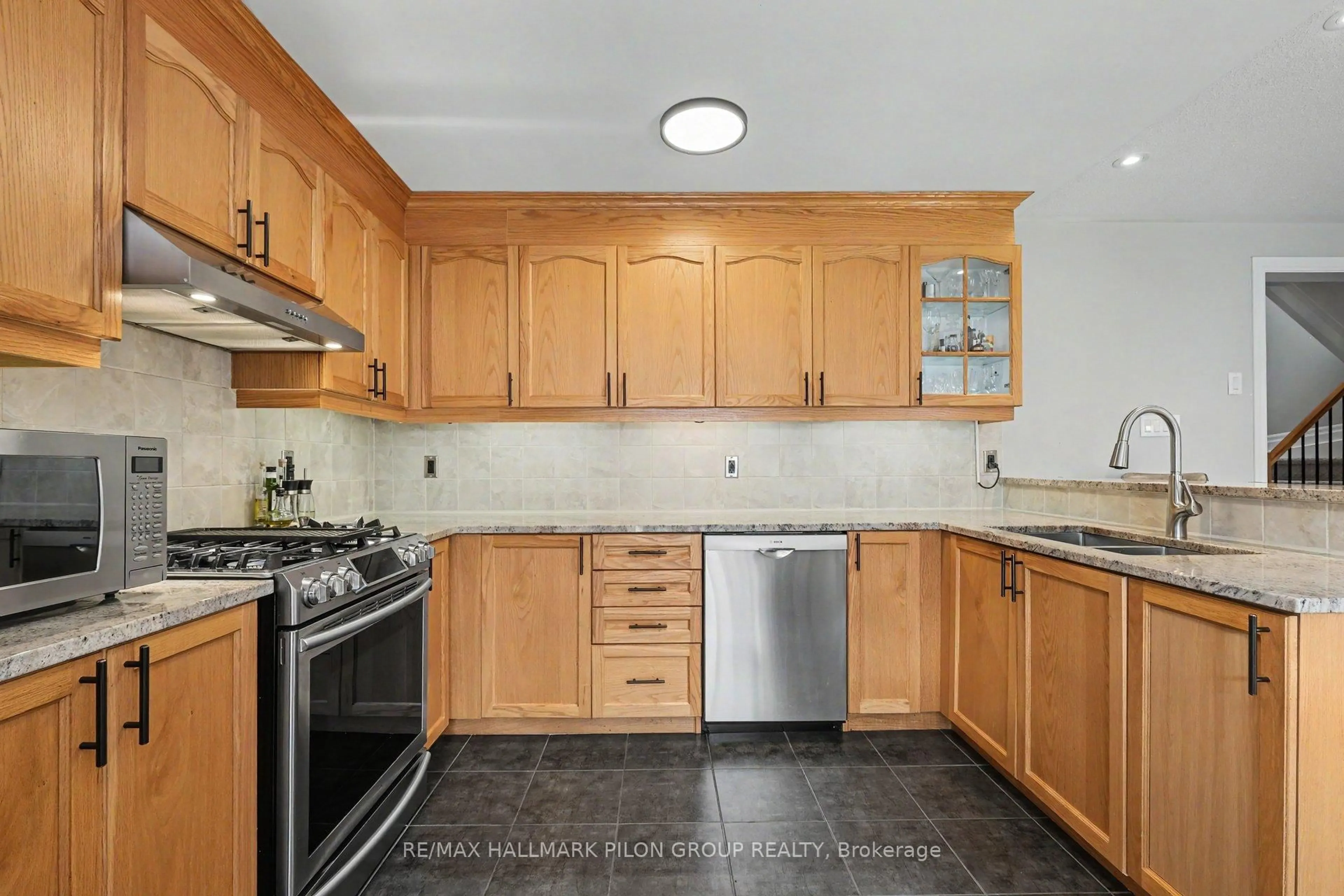Standard kitchen, ceramic/tile floor for 611 Calla Lily Terr, Ottawa Ontario K4A 0V3