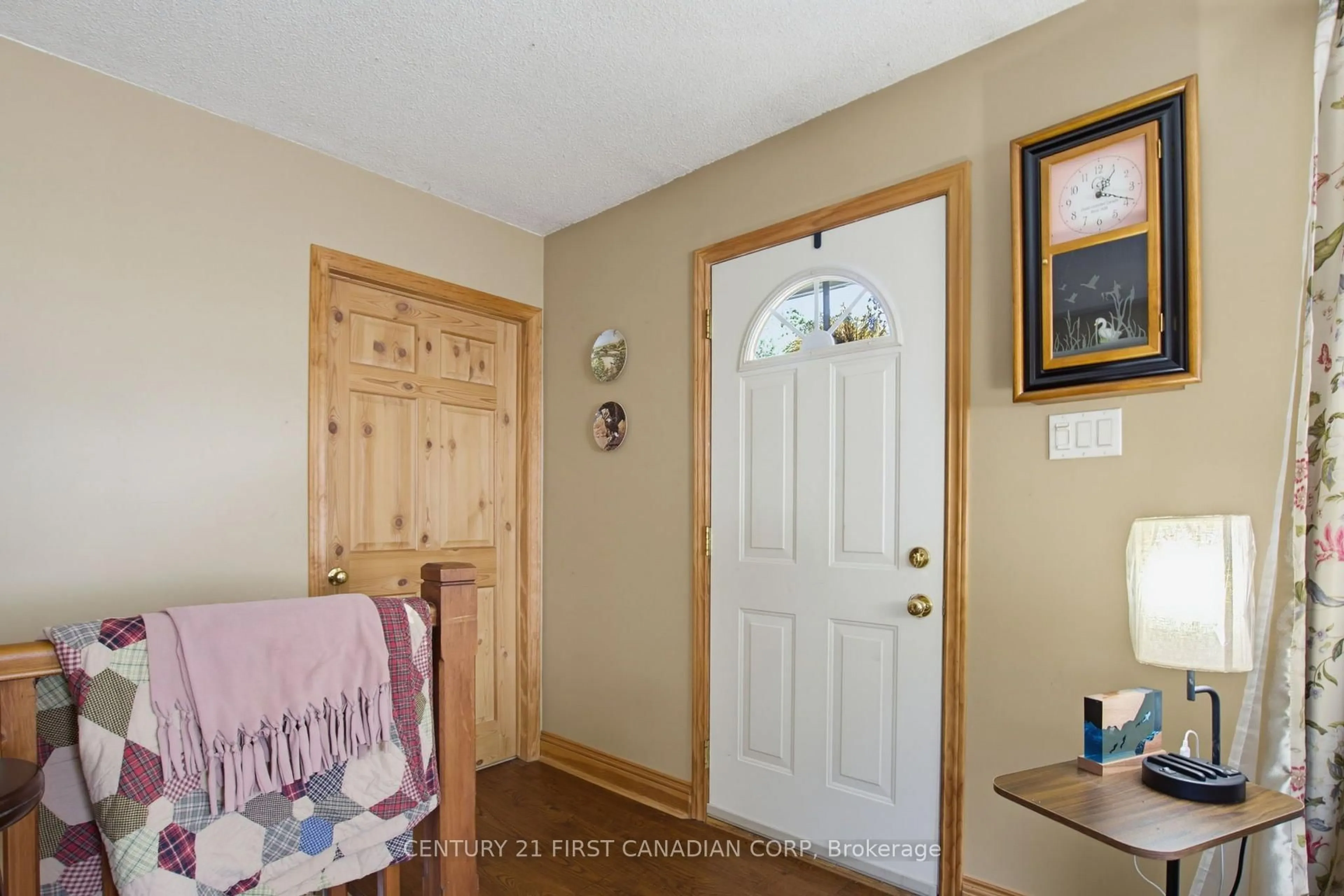 Indoor entryway for 267 King St, Ingersoll Ontario N5C 1H4
