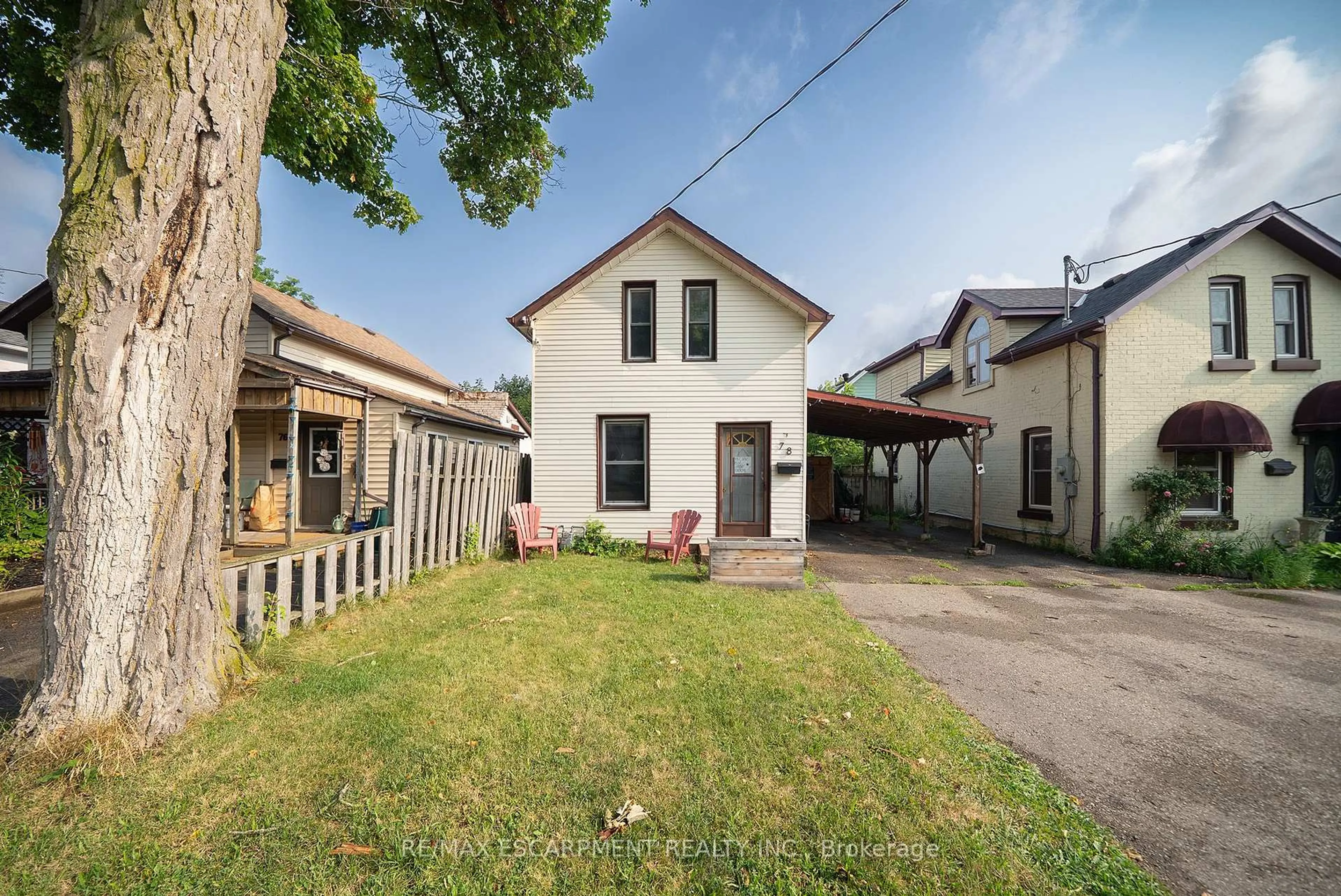 A pic from outside/outdoor area/front of a property/back of a property/a pic from drone, street for 78 Arthur St, Brantford Ontario N3S 3H8