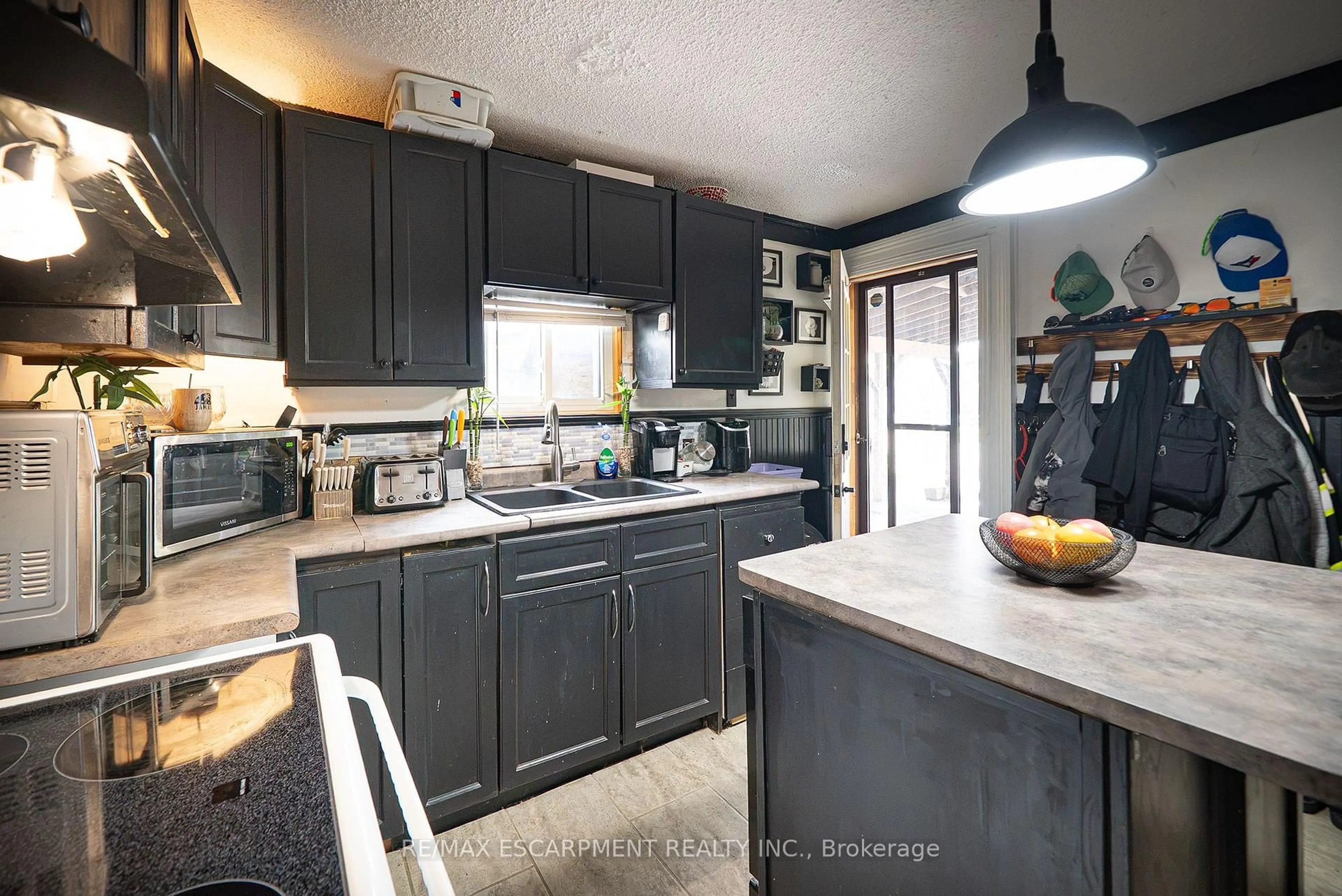 Open concept kitchen, unknown for 78 Arthur St, Brantford Ontario N3S 3H8
