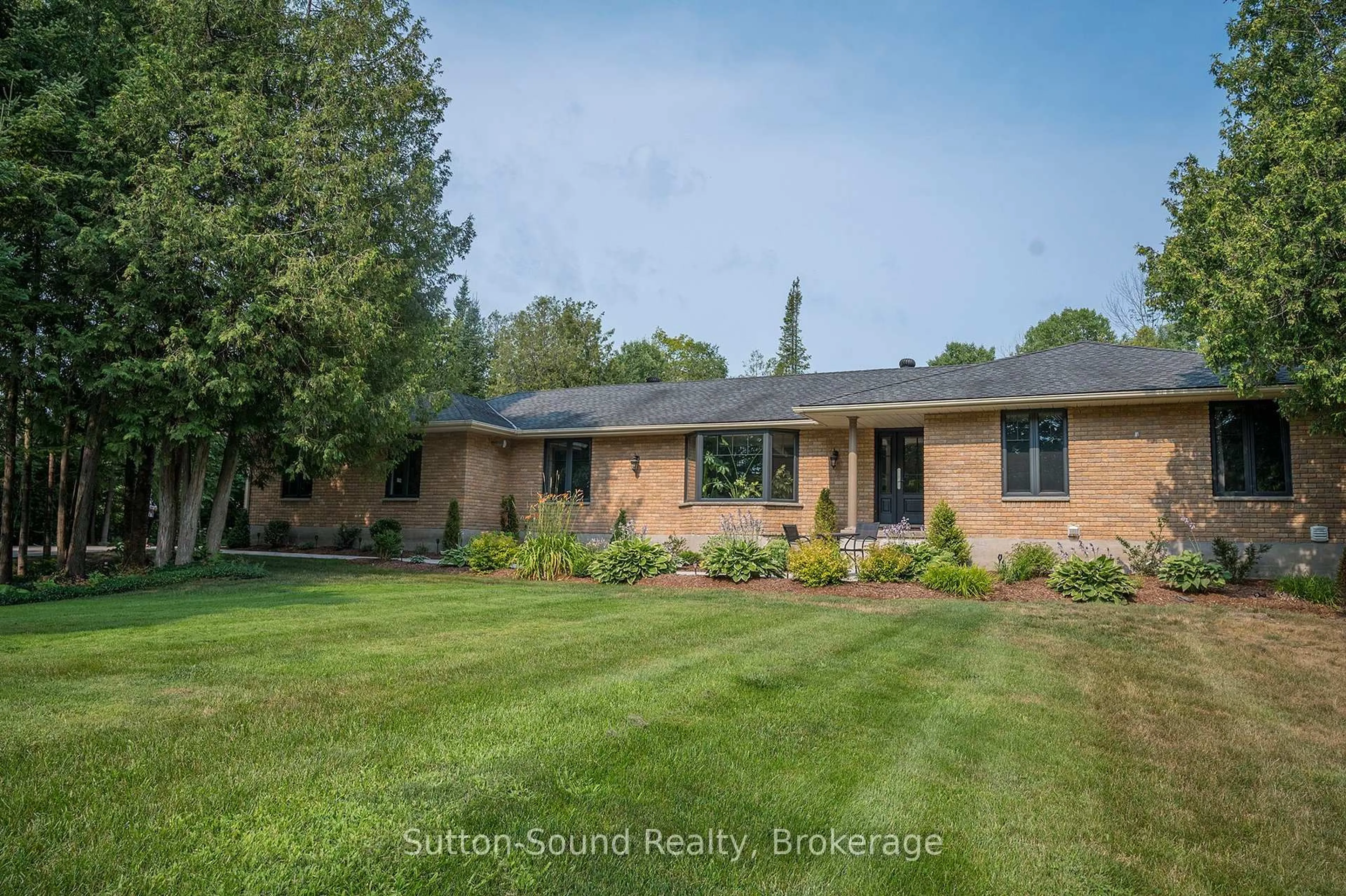 A pic from outside/outdoor area/front of a property/back of a property/a pic from drone, unknown for 286 Balmy Beach Rd, Georgian Bluffs Ontario N4K 5N4