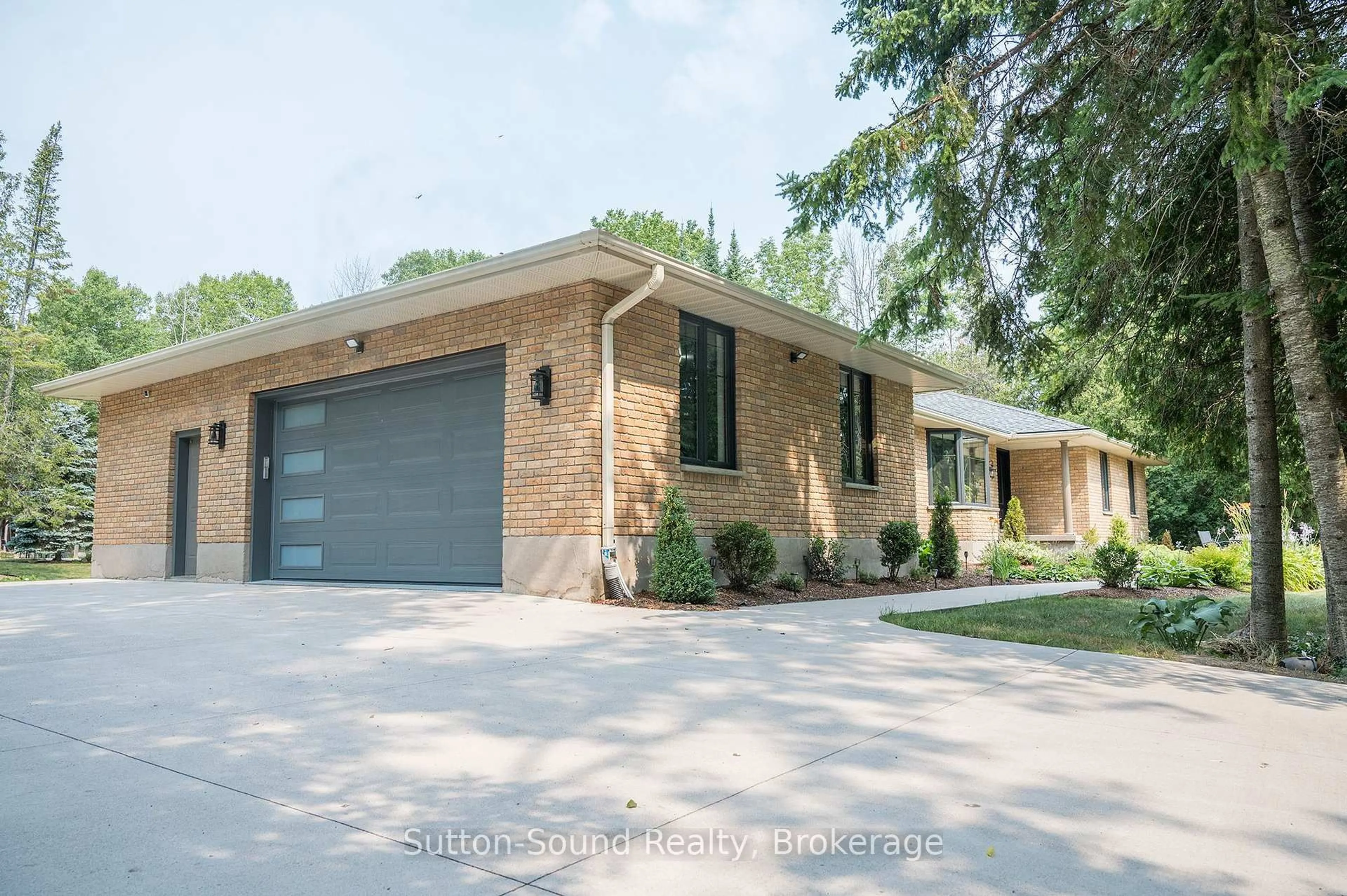 Home with brick exterior material, street for 286 Balmy Beach Rd, Georgian Bluffs Ontario N4K 5N4