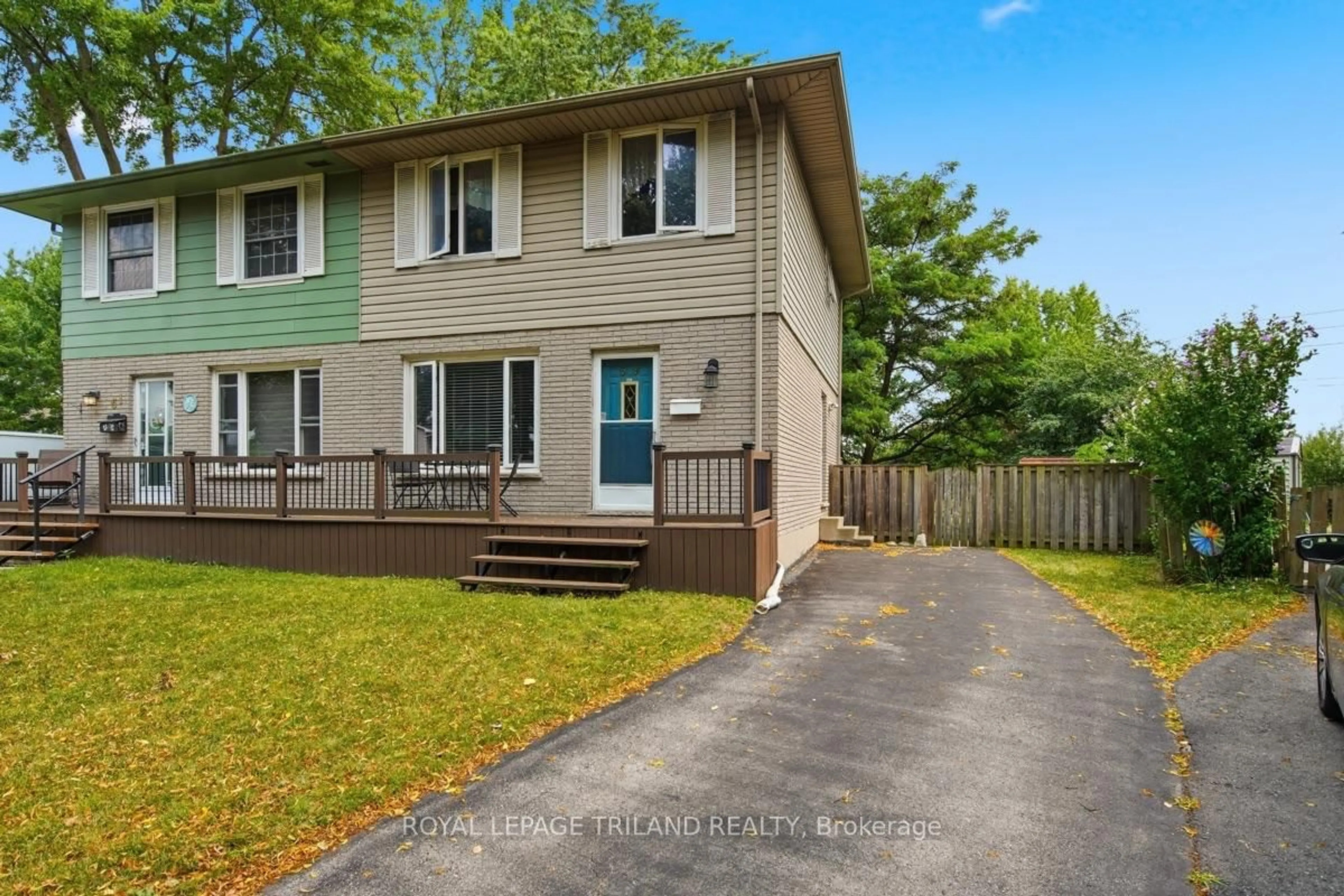 Home with vinyl exterior material, street for 59 Kintail Cres, London South Ontario N6E 1J4