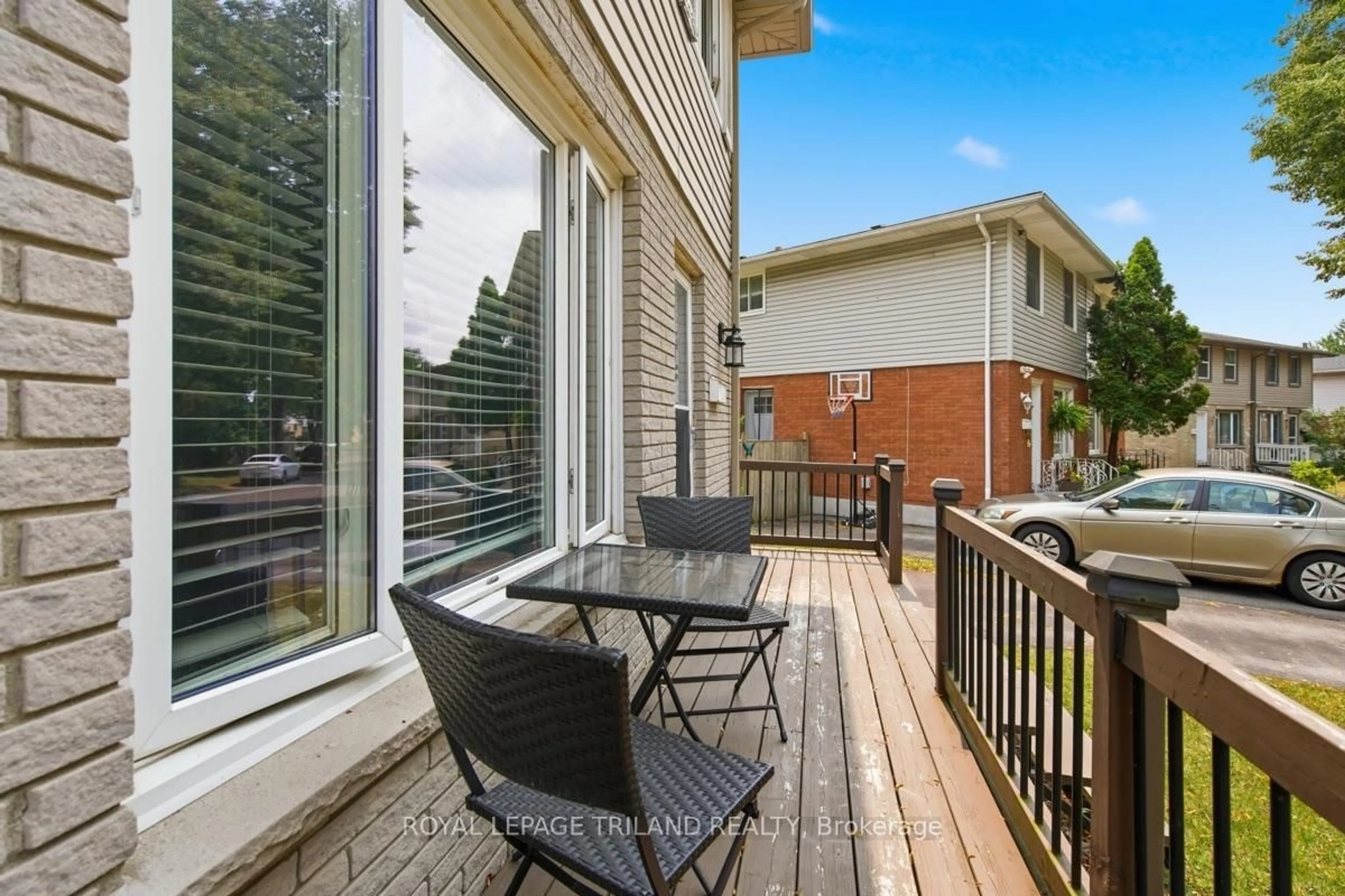 Patio, street for 59 Kintail Cres, London South Ontario N6E 1J4