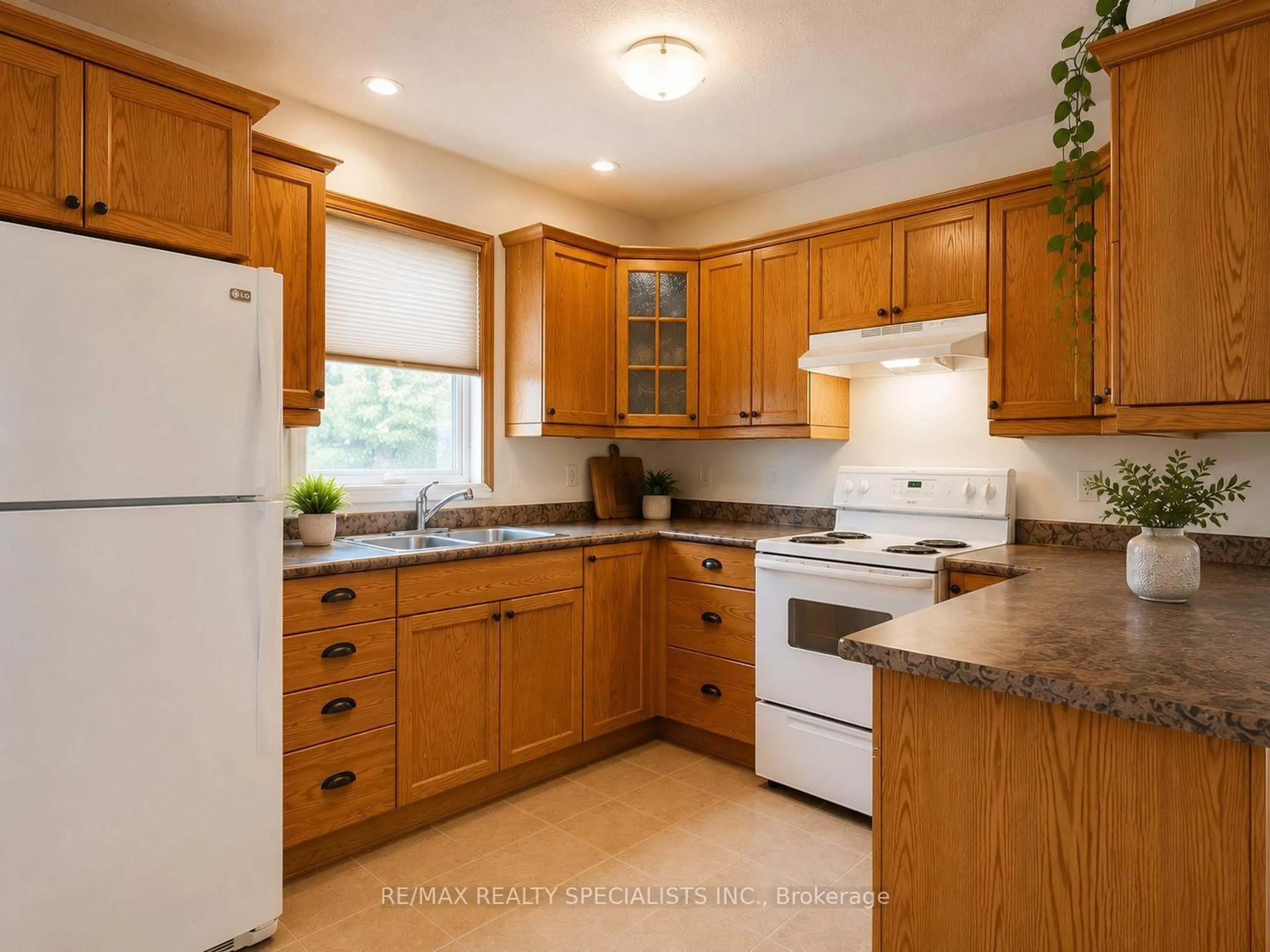 Standard kitchen, unknown for 620 17th St, Owen Sound Ontario N4K 4B8