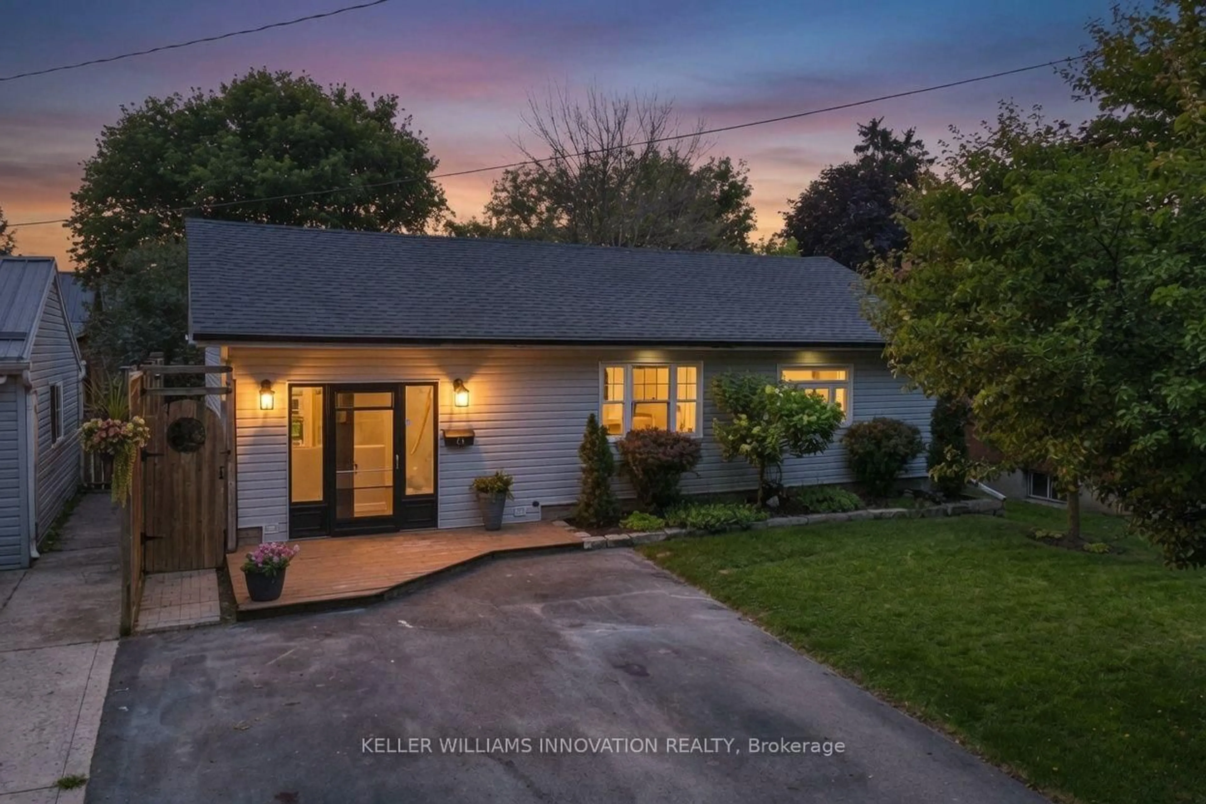 A pic from outside/outdoor area/front of a property/back of a property/a pic from drone, street for 26 Market St, Kitchener Ontario N2K 1H2