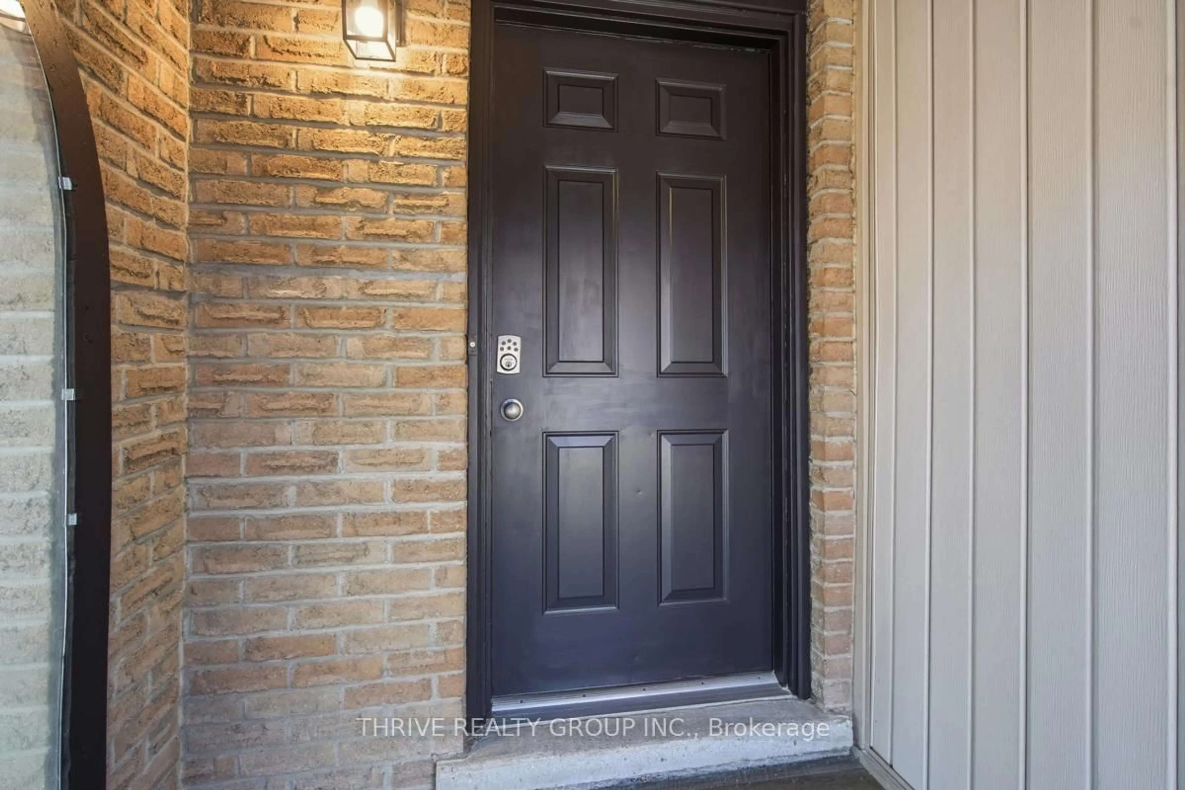 Indoor entryway for 15 RENNY Cres, London South Ontario N6E 2C4