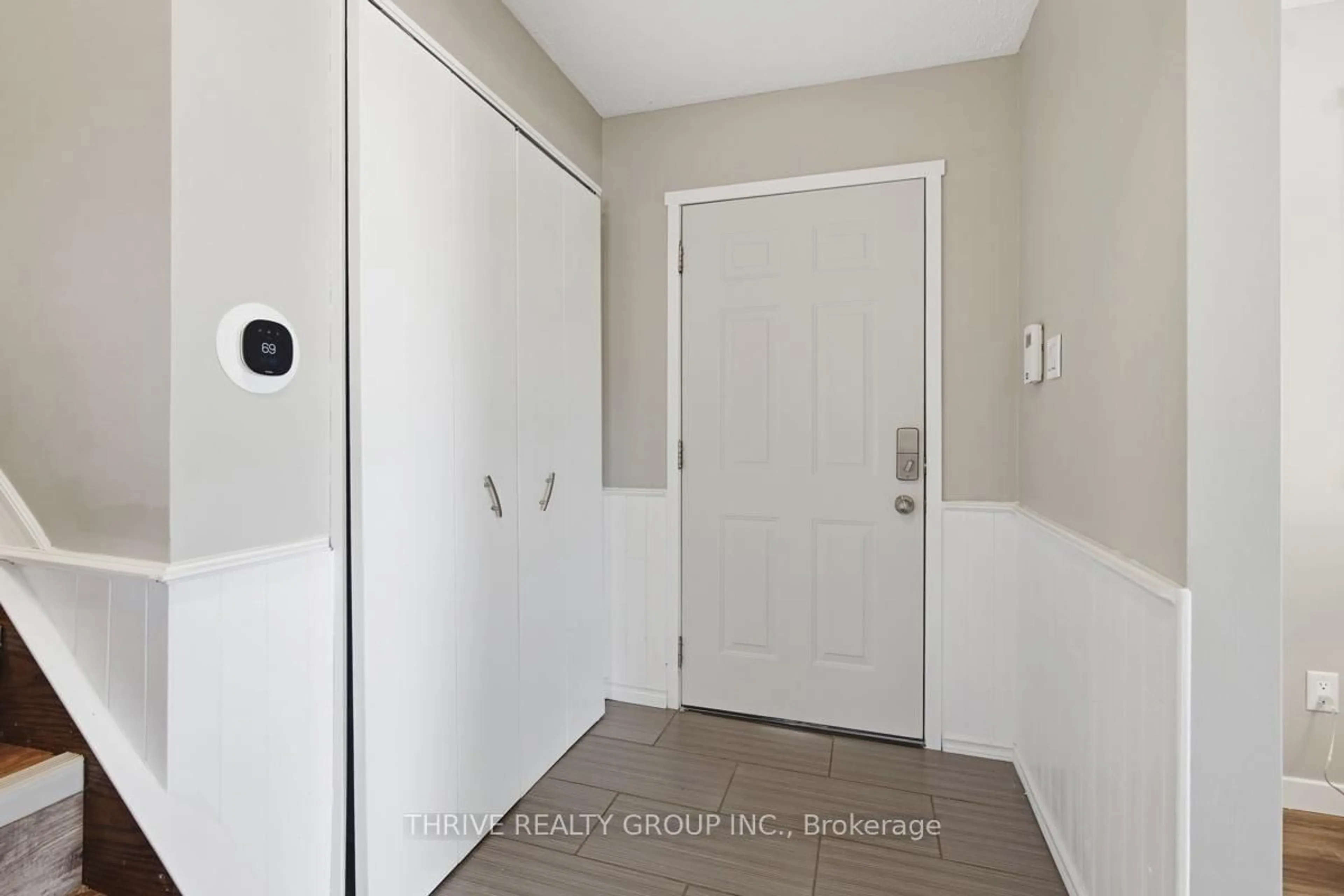 Indoor entryway for 15 RENNY Cres, London South Ontario N6E 2C4