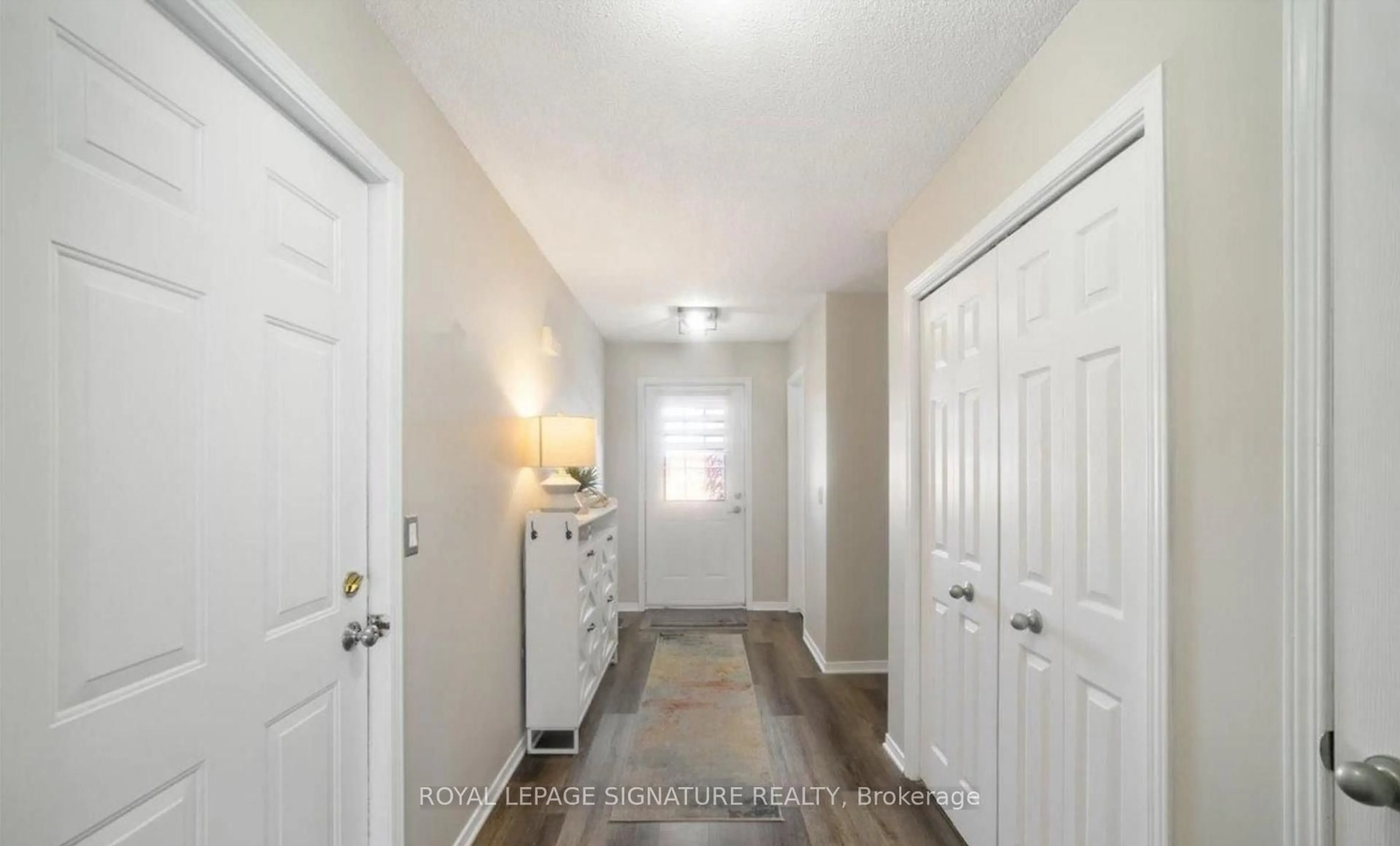 Indoor entryway for 25 Meadowvale Dr #3, Pelham Ontario L0S 1E4
