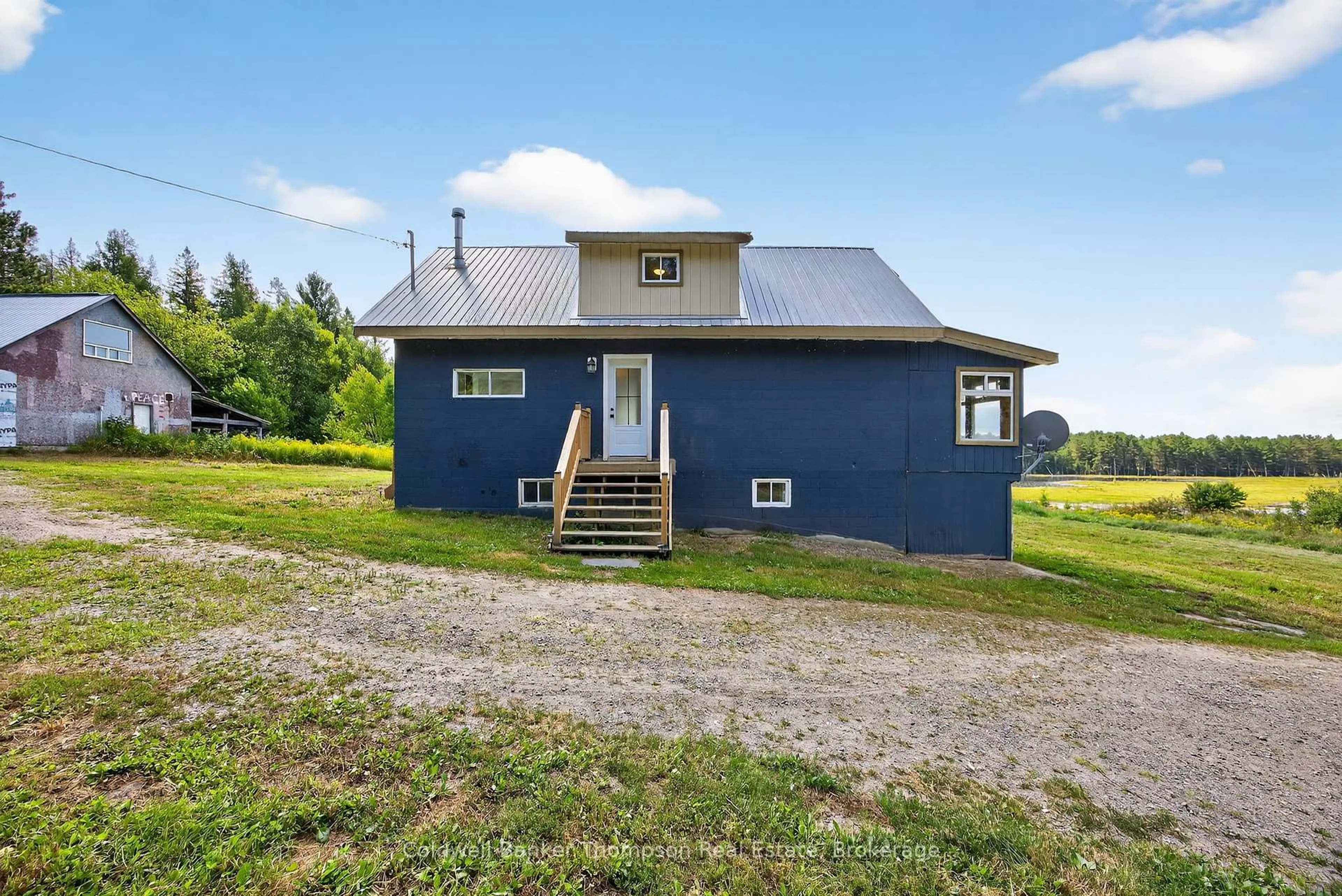 A pic from outside/outdoor area/front of a property/back of a property/a pic from drone, building for 193 Yearly Community Centre Rd, Huntsville Ontario P0B 1M0