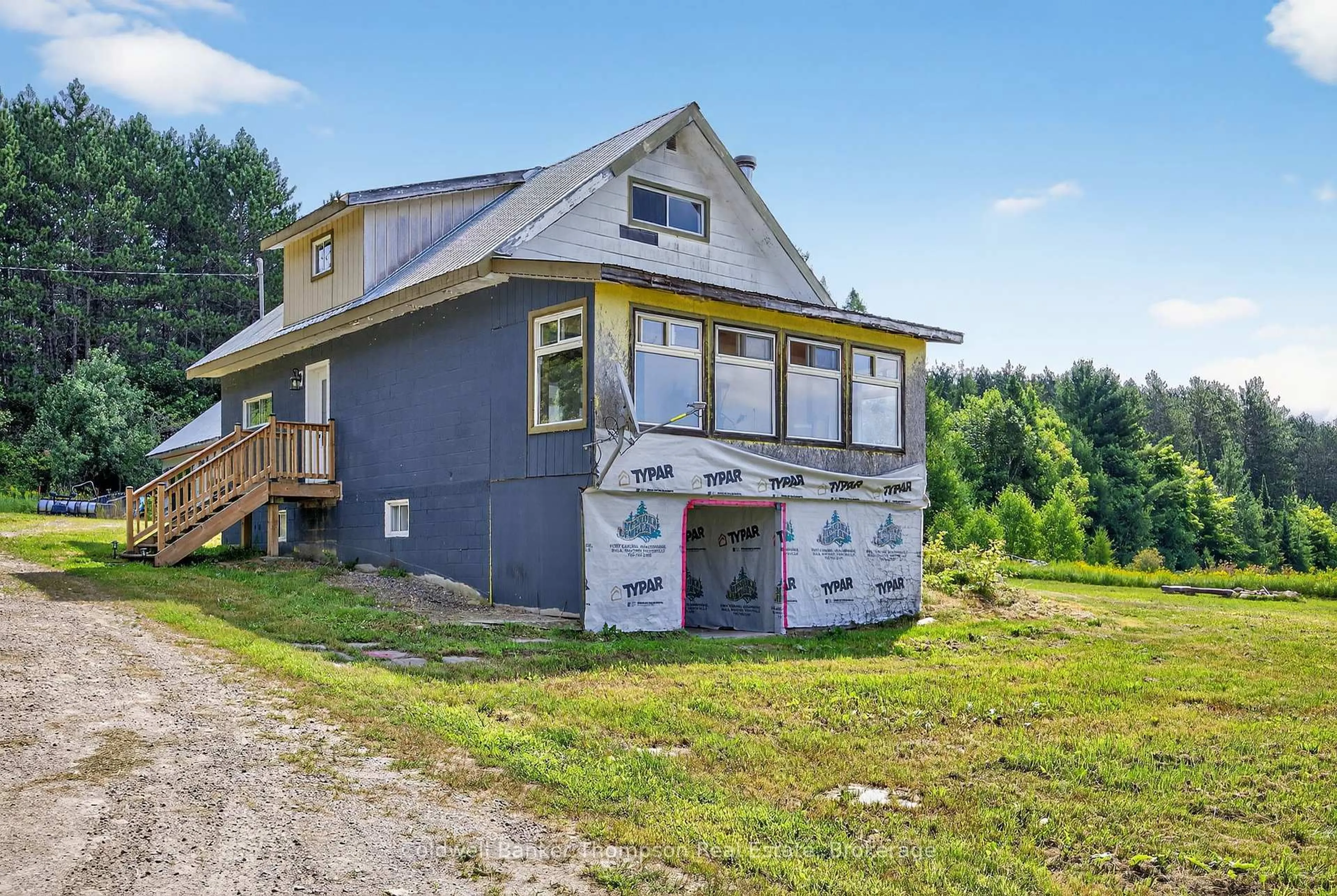 Home with vinyl exterior material, building for 193 Yearly Community Centre Rd, Huntsville Ontario P0B 1M0