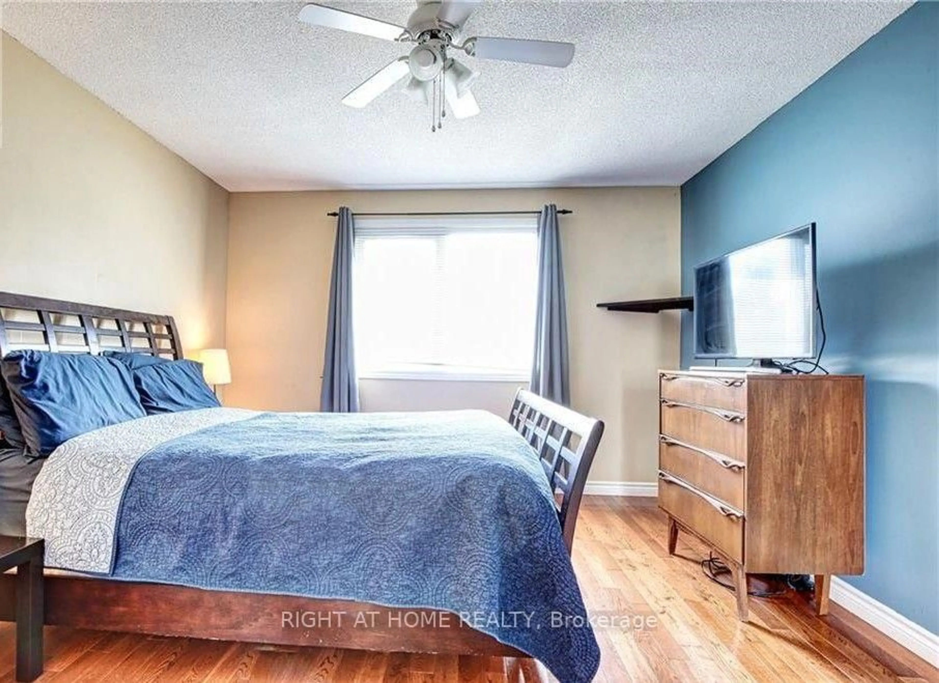 Bedroom with bed, wood/laminate floor for 47 Jackson Crt, Welland Ontario L3C 7G2