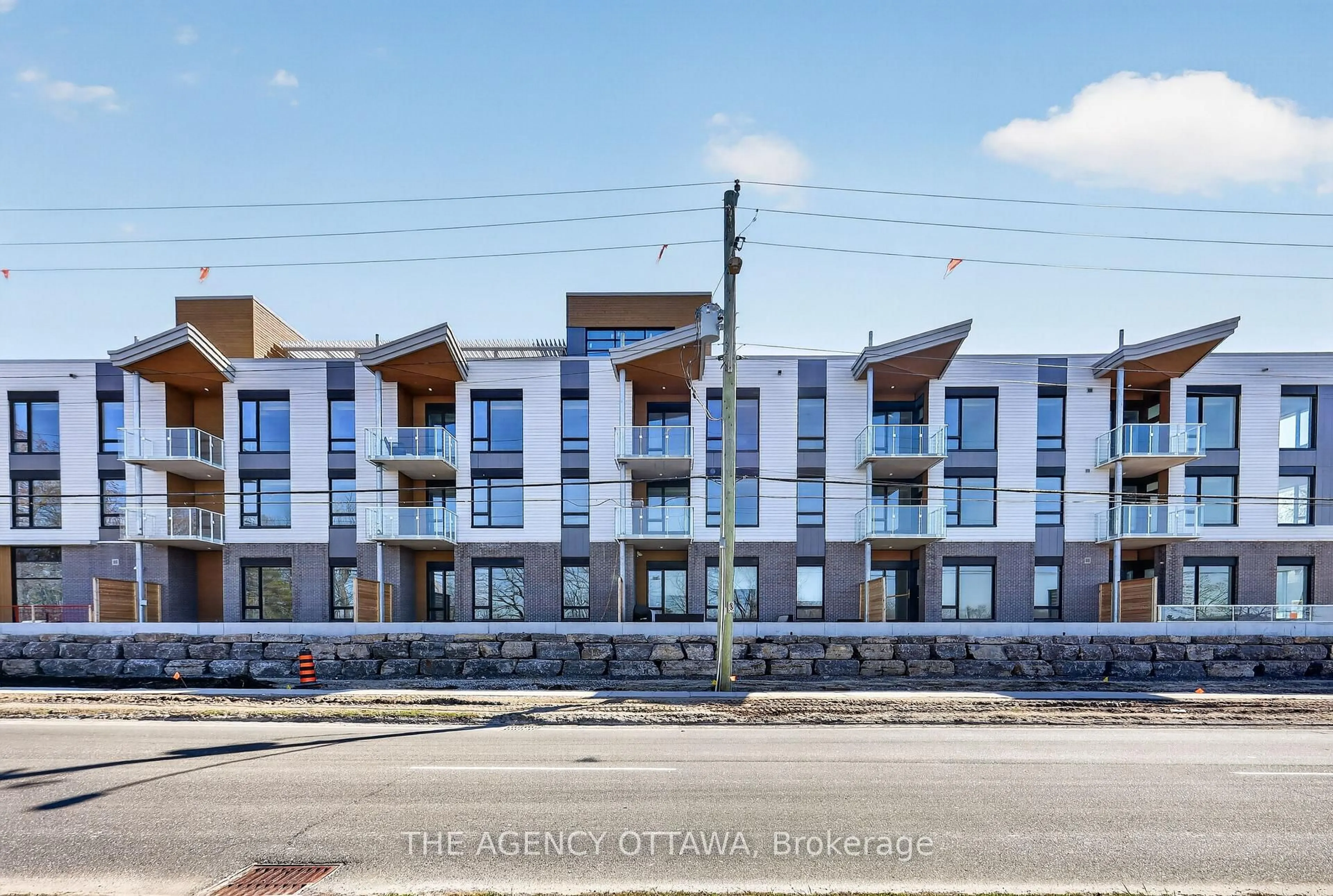 A pic from outside/outdoor area/front of a property/back of a property/a pic from drone, building for 3085 Riverside Dr #209, Ottawa Ontario K1V 2W3