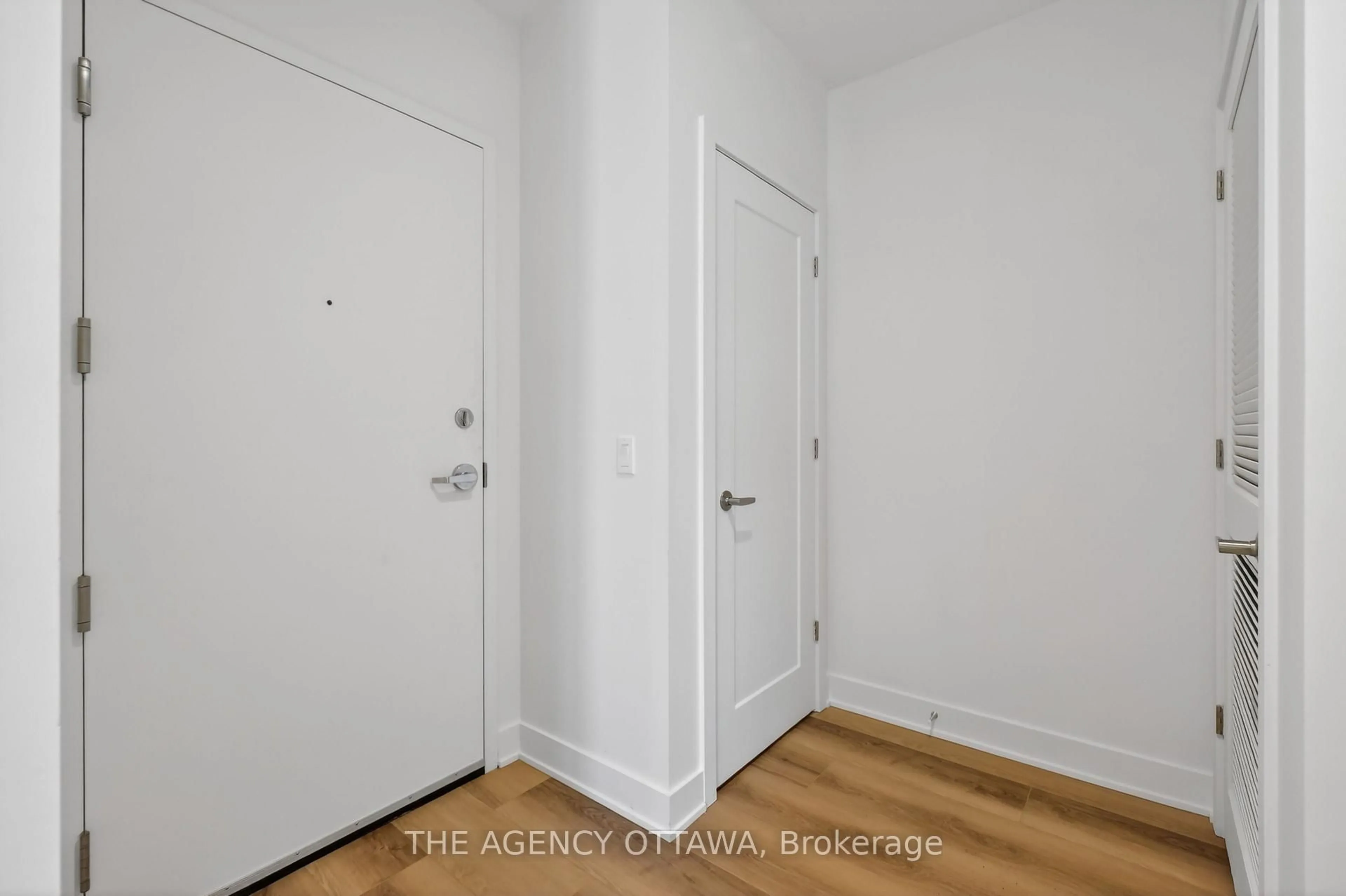Indoor entryway for 3085 Riverside Dr #209, Ottawa Ontario K1V 2W3