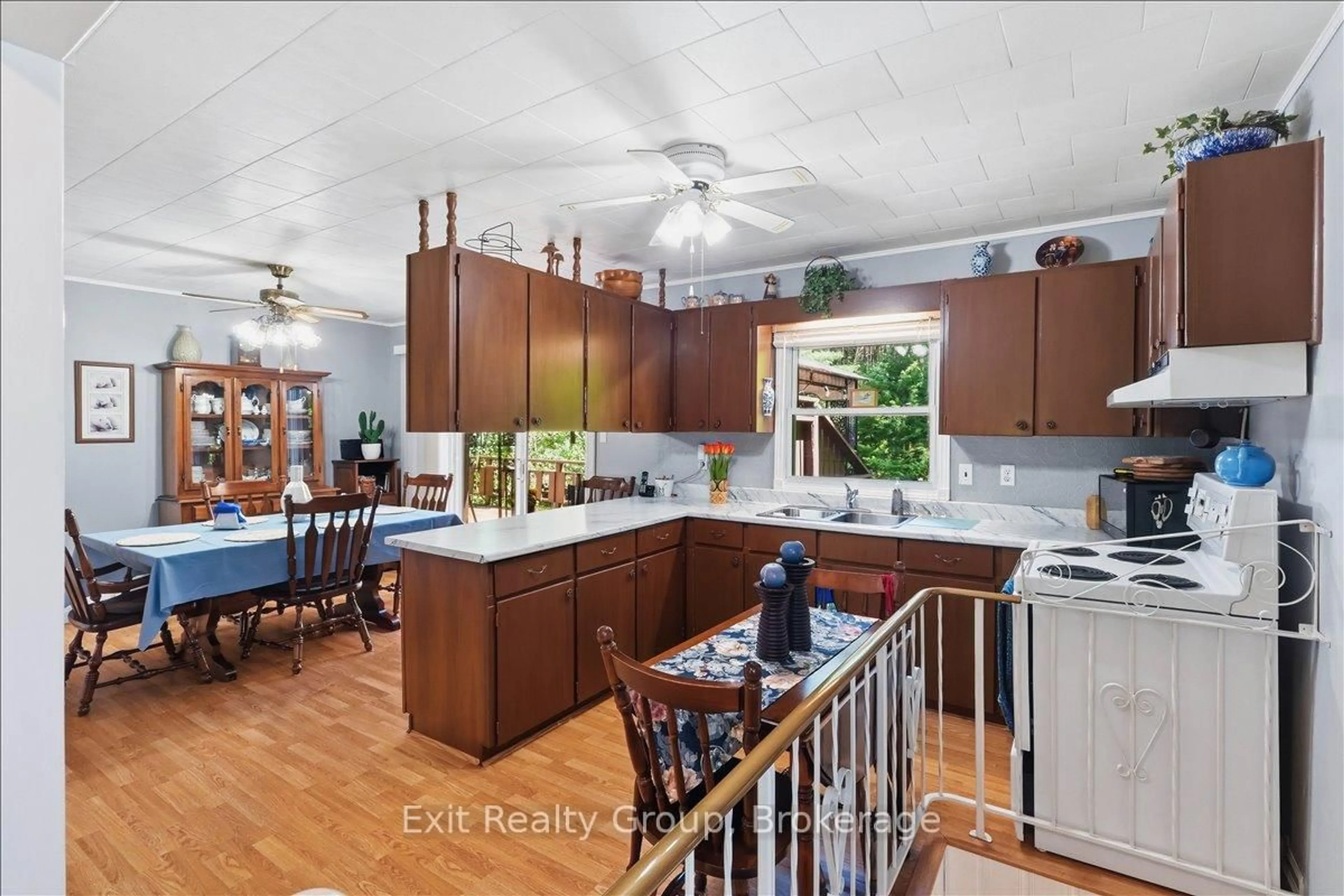 Open concept kitchen, unknown for 102836 Highway 7, Limoges Ontario K0K 2M0