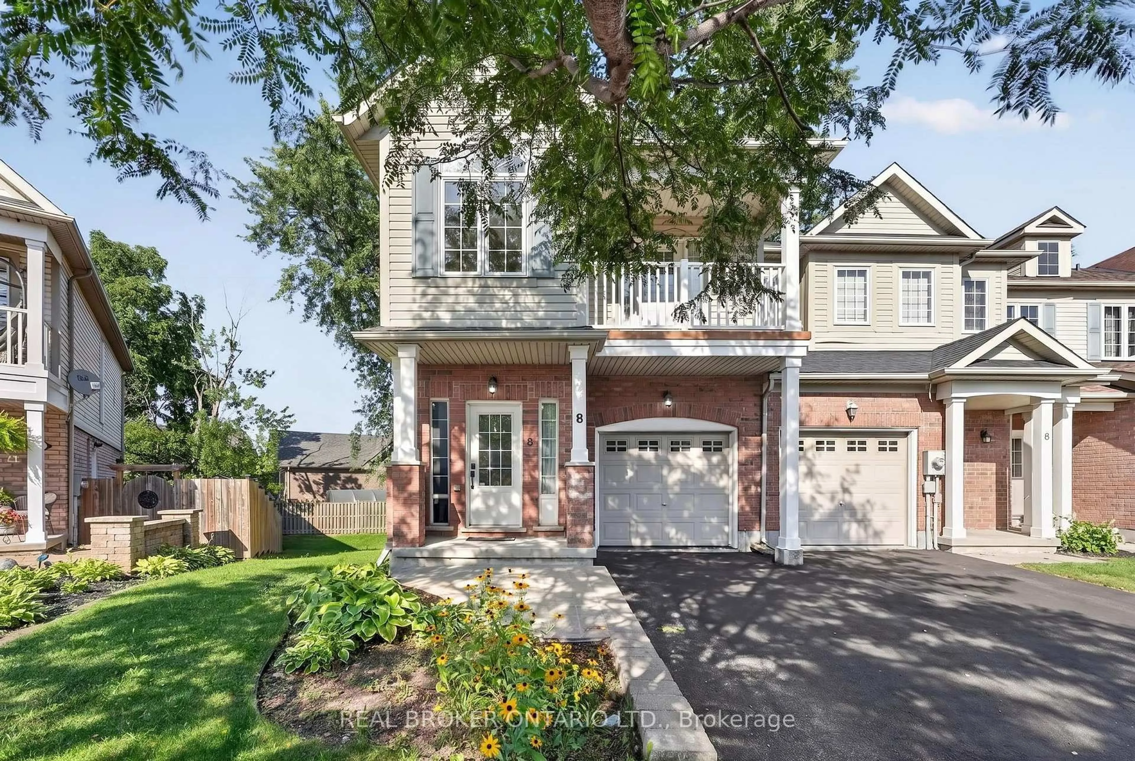 Unknown for 8 Chloe St, St. Catharines Ontario L2P 0A6