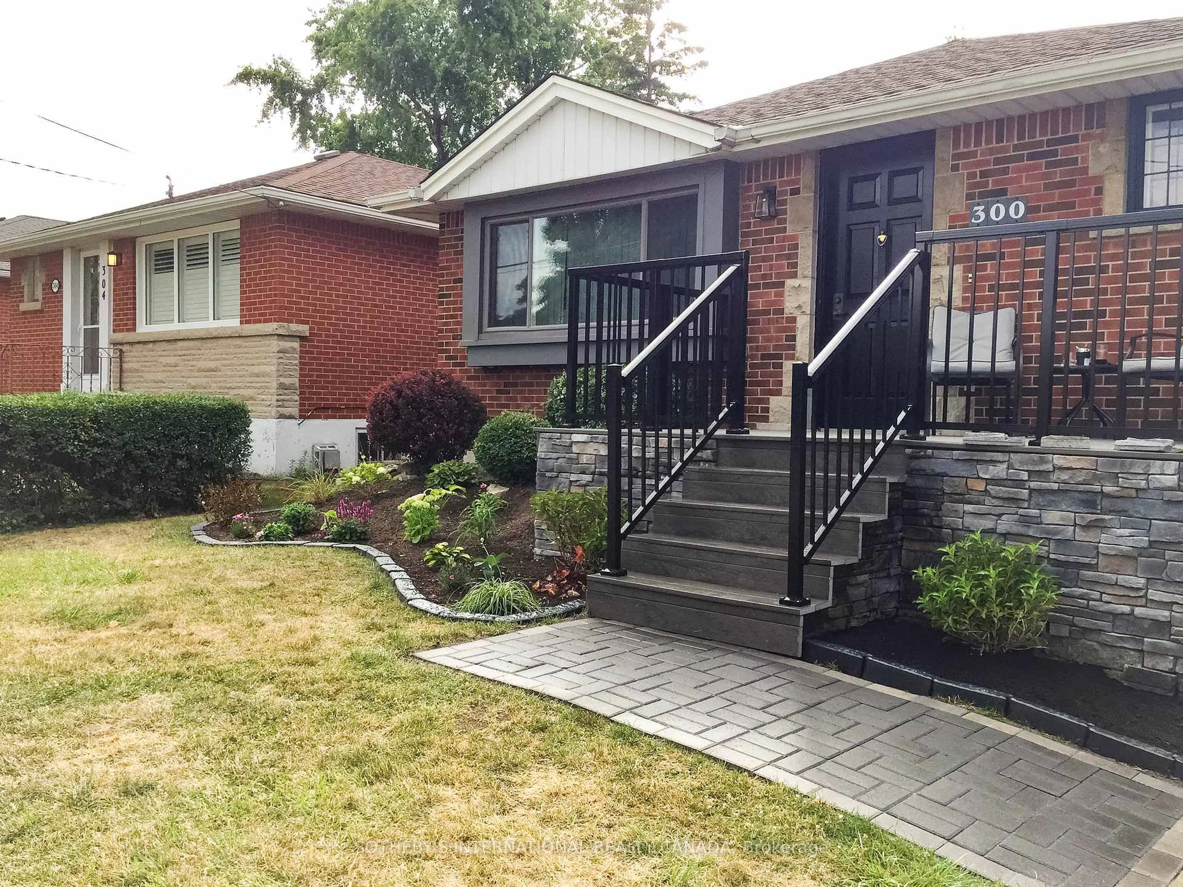 Home with brick exterior material, street for 300 East 45th St, Hamilton Ontario L8T 3K8