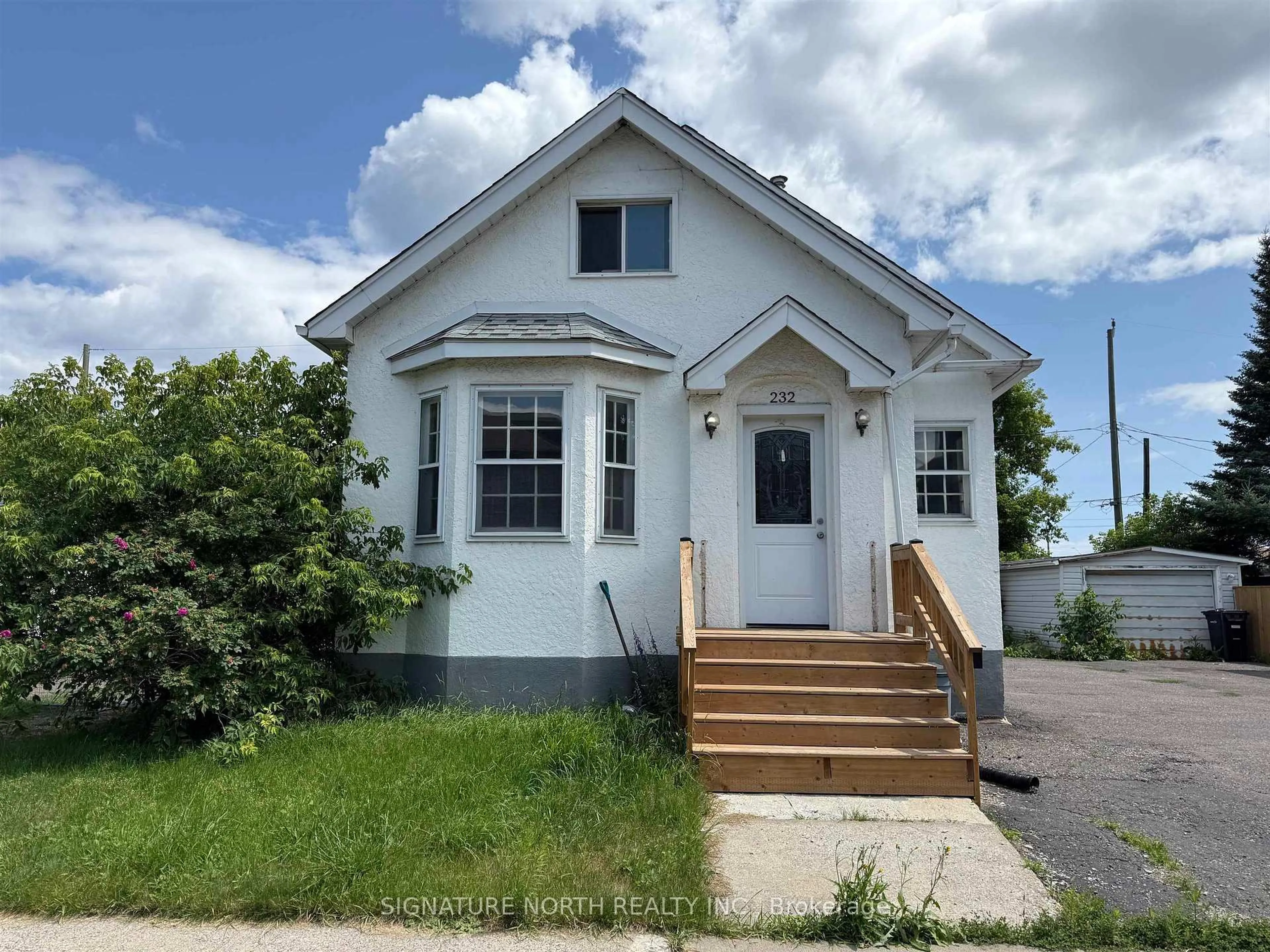 Home with vinyl exterior material, street for 232 McKellar St, Thunder Bay Ontario P7E 1H7