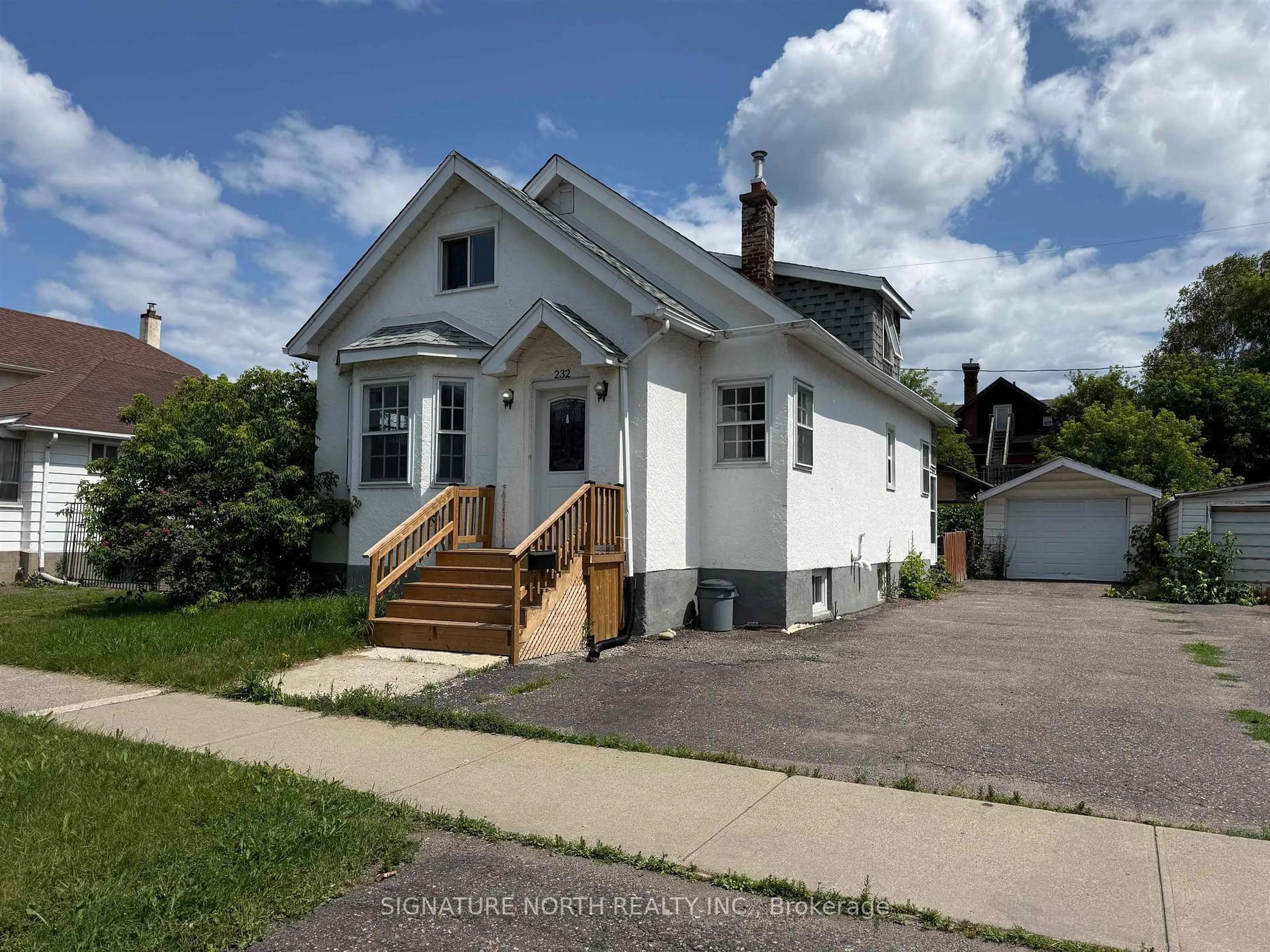 Home with vinyl exterior material, street for 232 McKellar St, Thunder Bay Ontario P7E 1H7