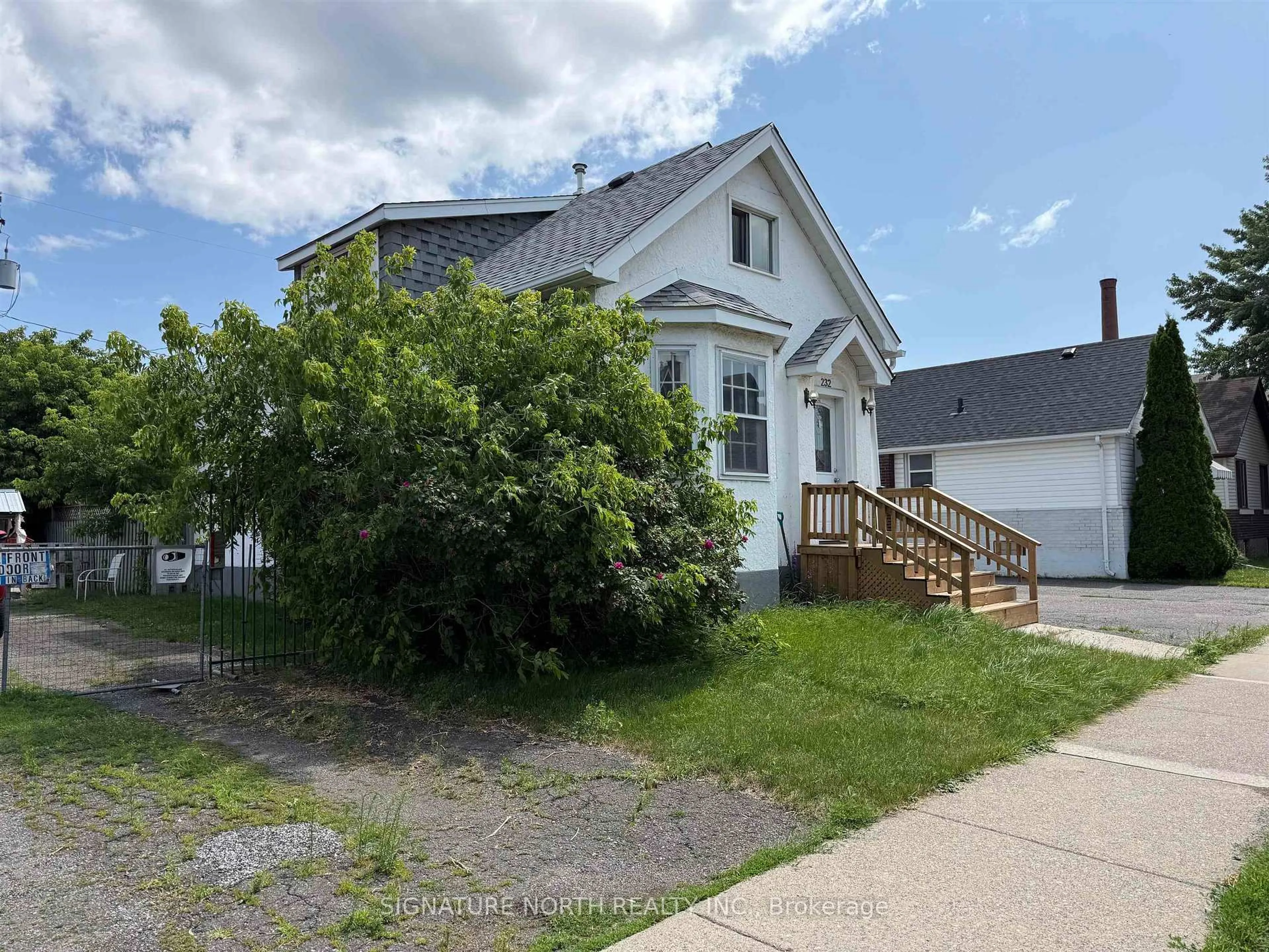 A pic from outside/outdoor area/front of a property/back of a property/a pic from drone, street for 232 McKellar St, Thunder Bay Ontario P7E 1H7