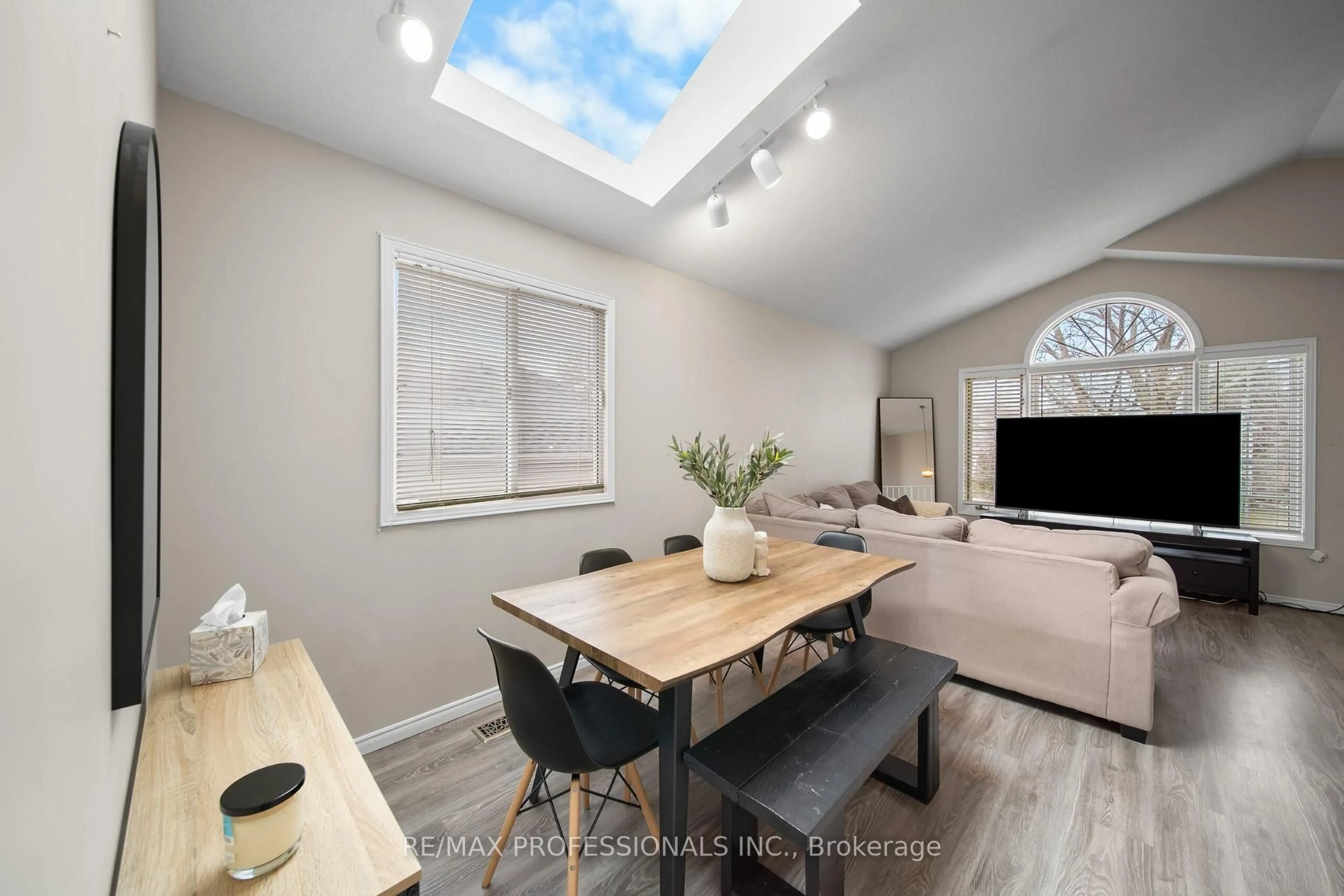 A pic of a room for 522 Trico Dr, Cambridge Ontario N3H 5M5