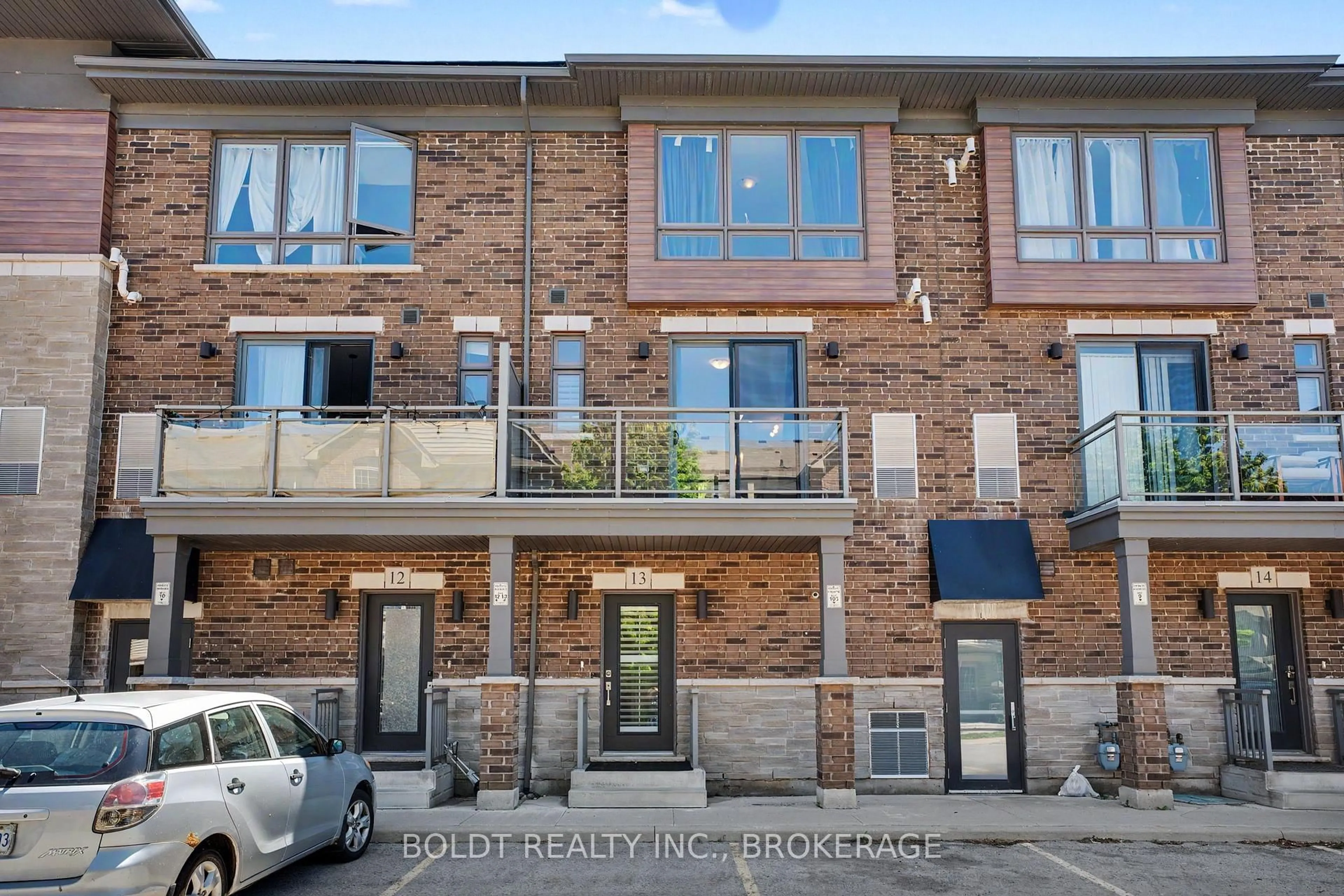 Home with brick exterior material, street for 510 North Service Rd #13, Grimsby Ontario L3M 0C9
